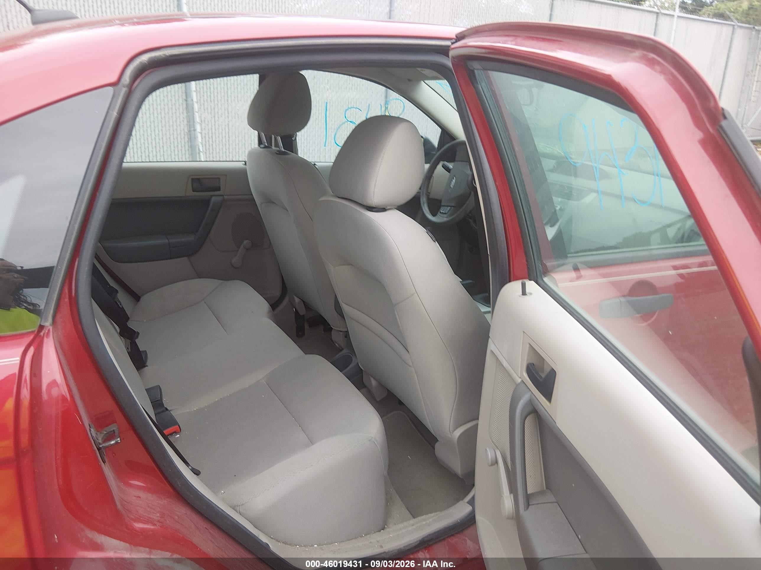 2011 Ford Focus S Red vin: 1FAHP3EN0BW175844