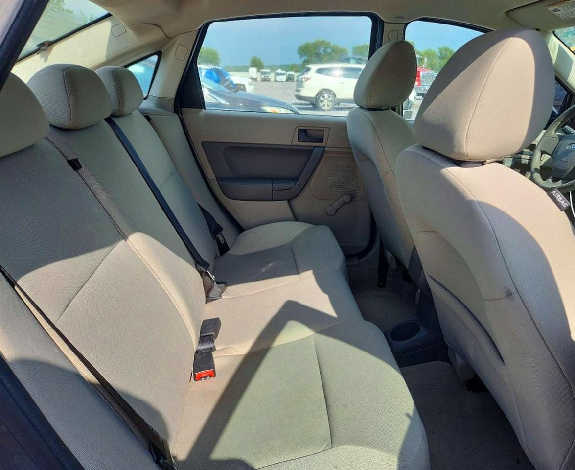 2010 Ford Focus S Gray vin: 1FAHP3EN1AW109396