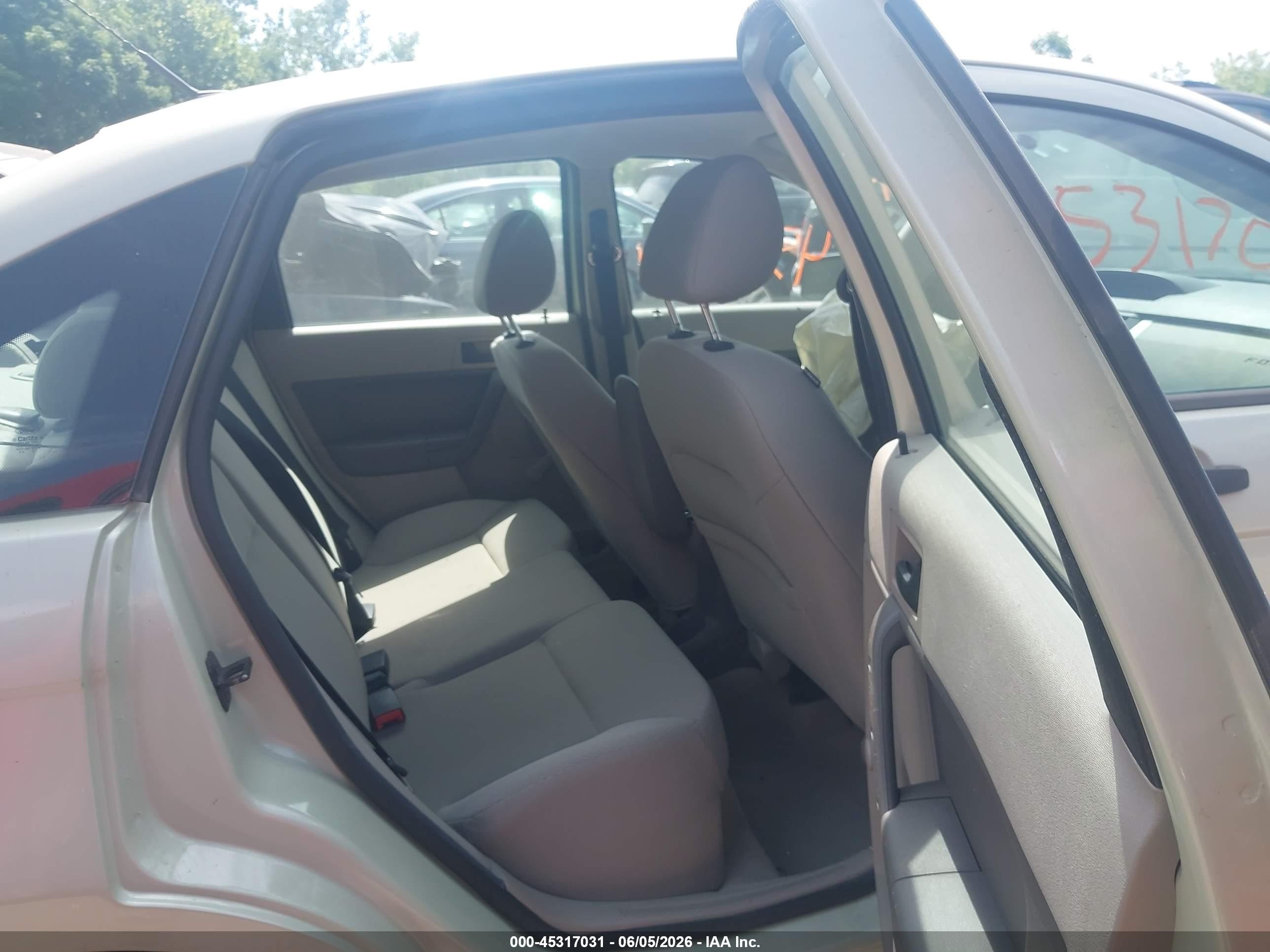 2010 Ford Focus S Green vin: 1FAHP3EN1AW190335
