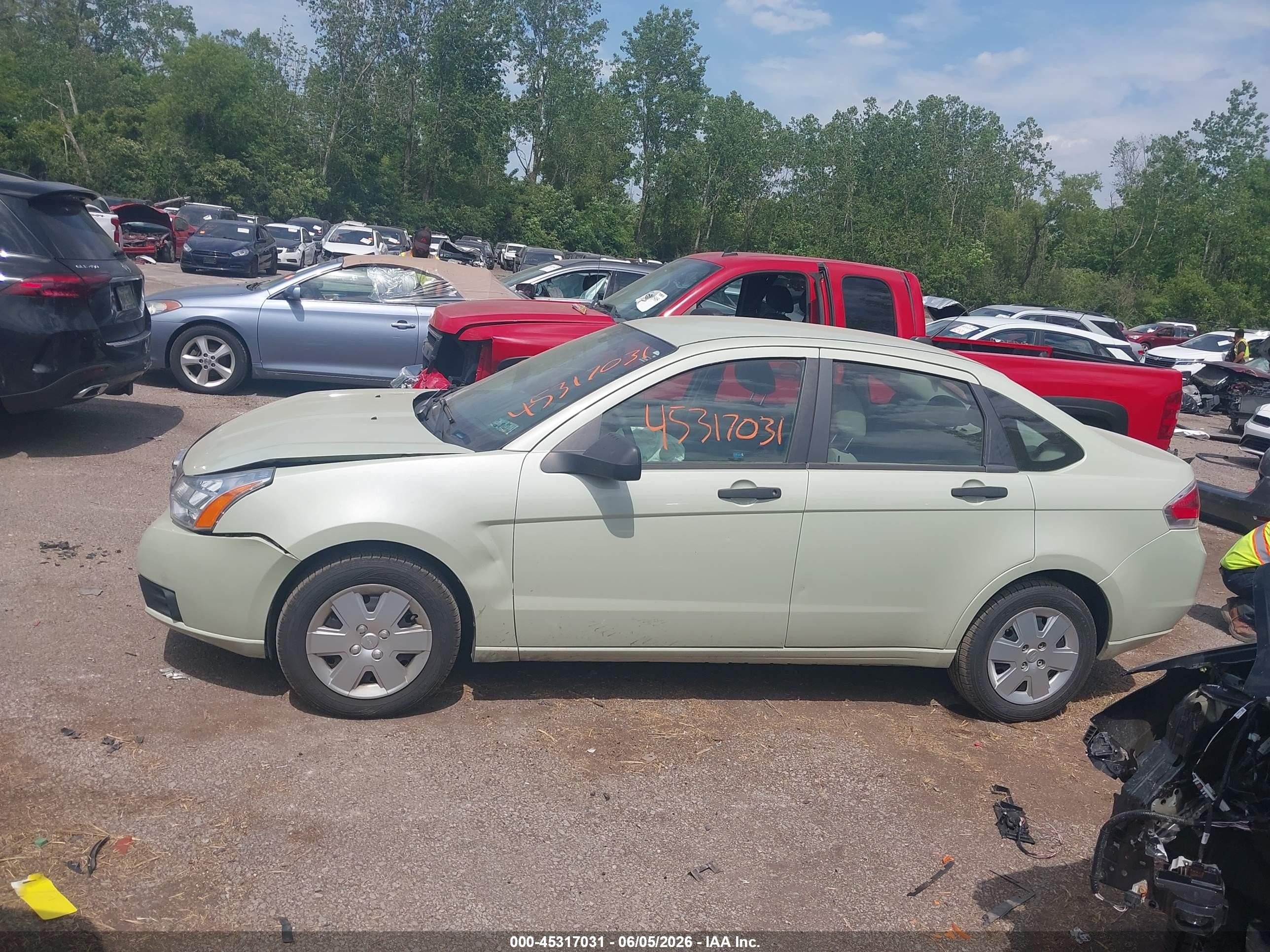2010 Ford Focus S Green vin: 1FAHP3EN1AW190335
