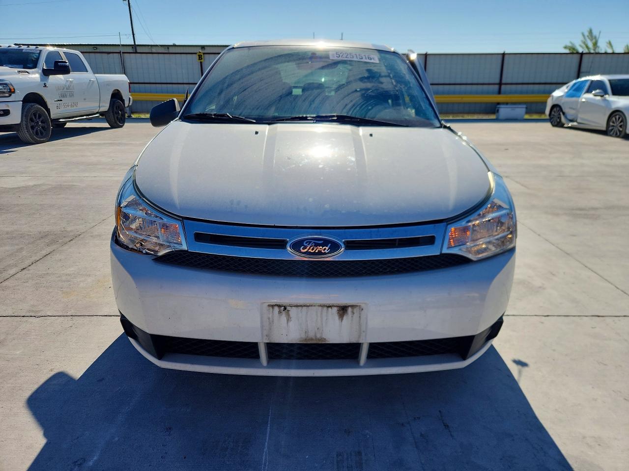 2010 Ford Focus Белый vin: 1FAHP3EN1AW247505