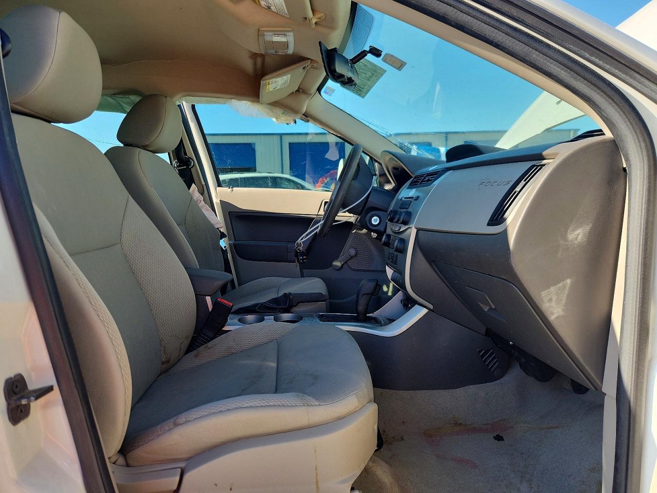 2010 Ford Focus Белый vin: 1FAHP3EN1AW247505