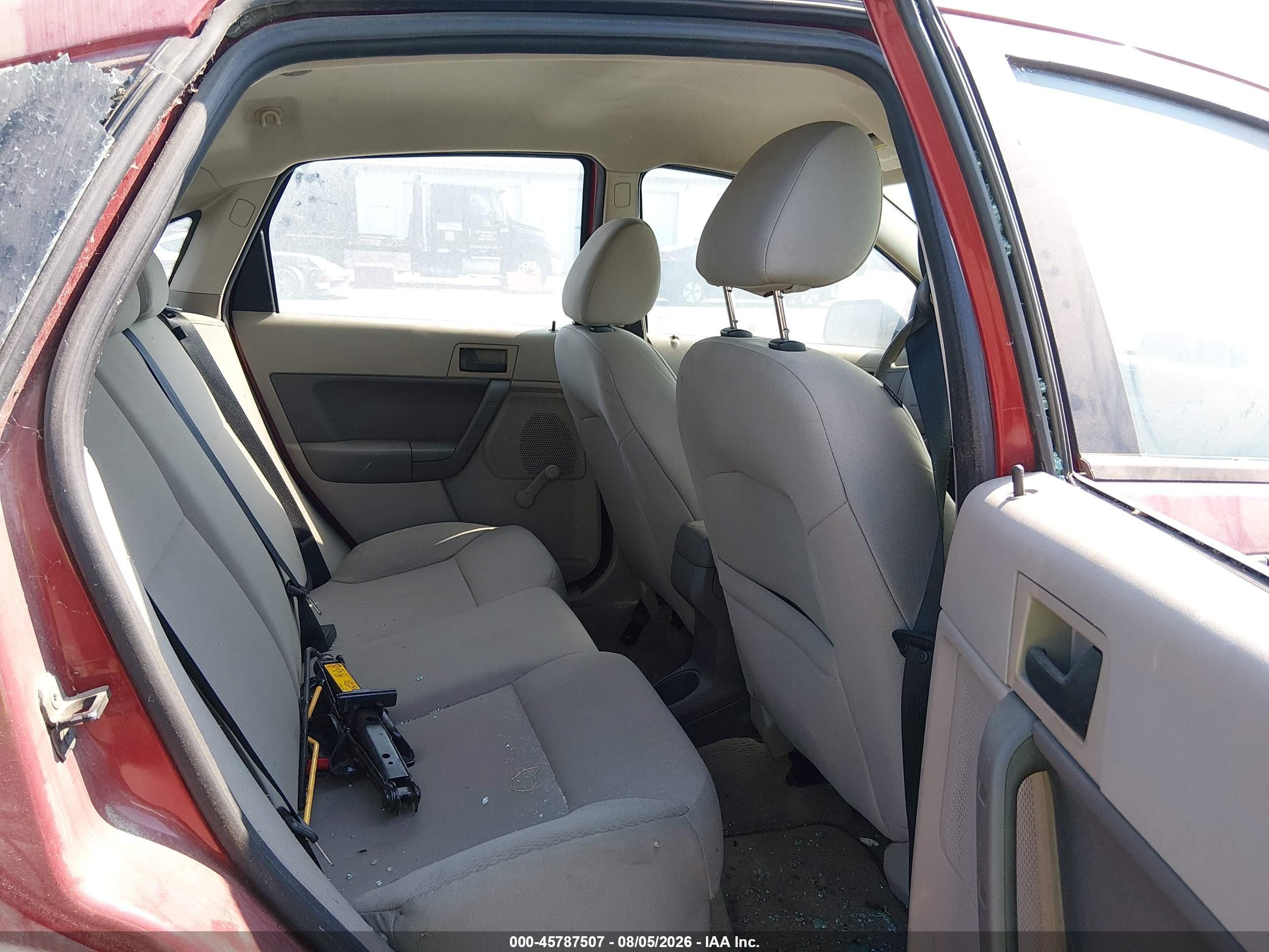 2010 Ford Focus S Red vin: 1FAHP3EN1AW261761