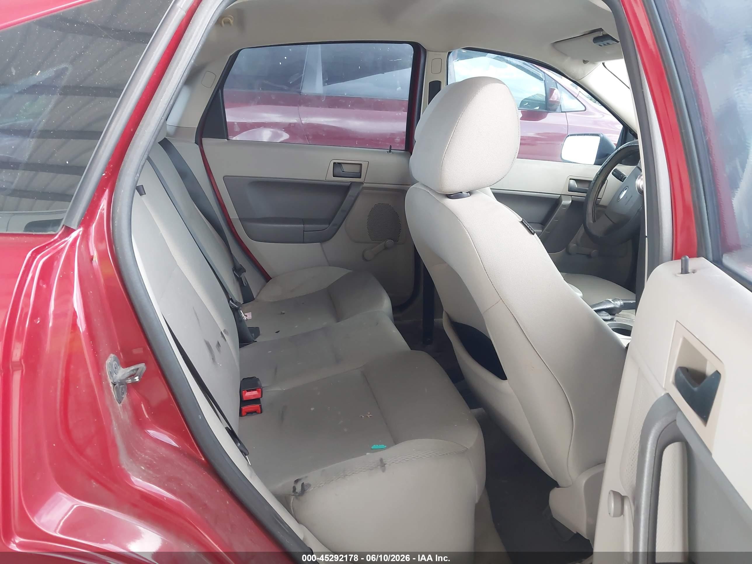 2011 Ford Focus S Red vin: 1FAHP3EN1BW175304