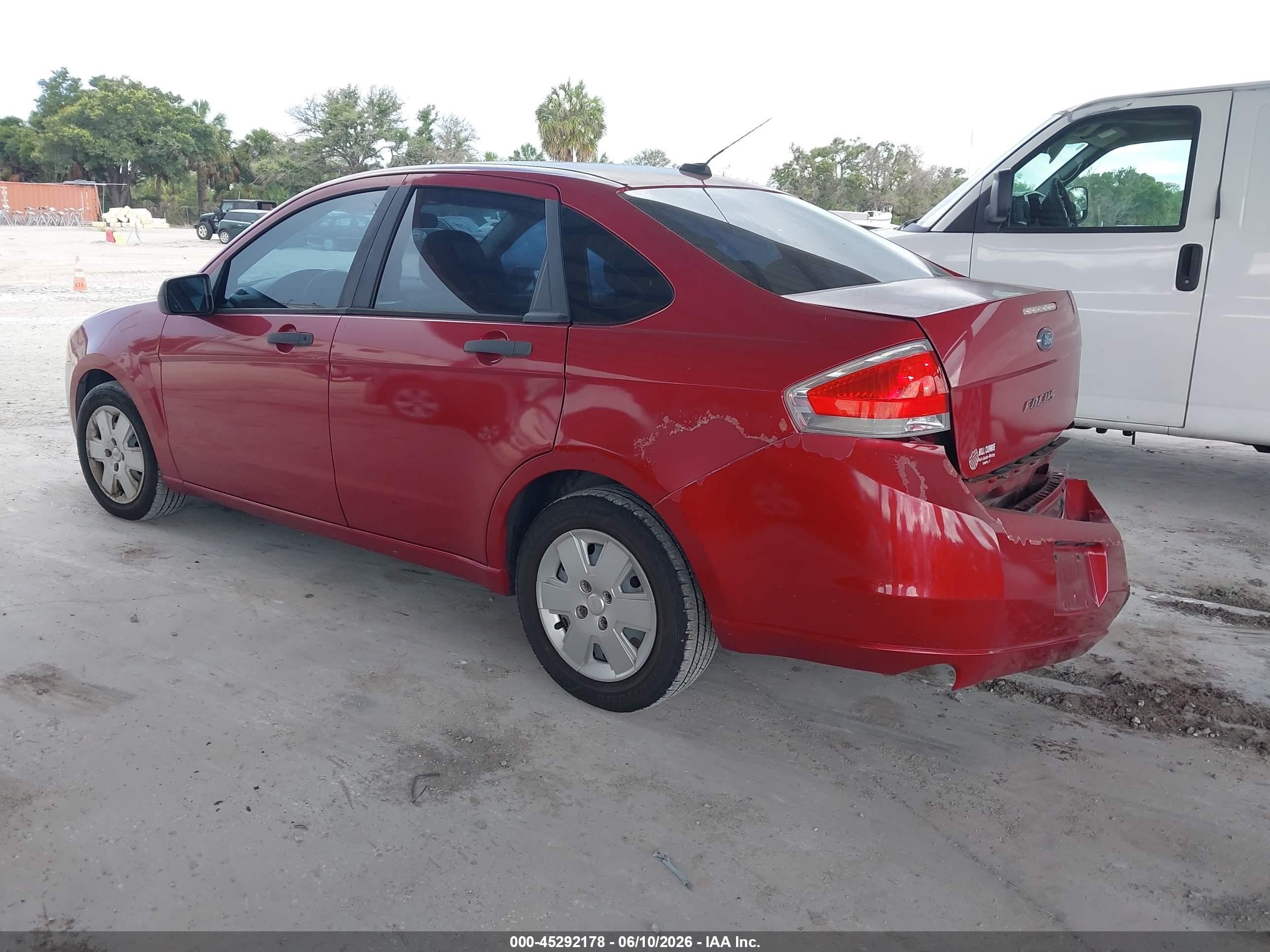 2011 Ford Focus S Red vin: 1FAHP3EN1BW175304