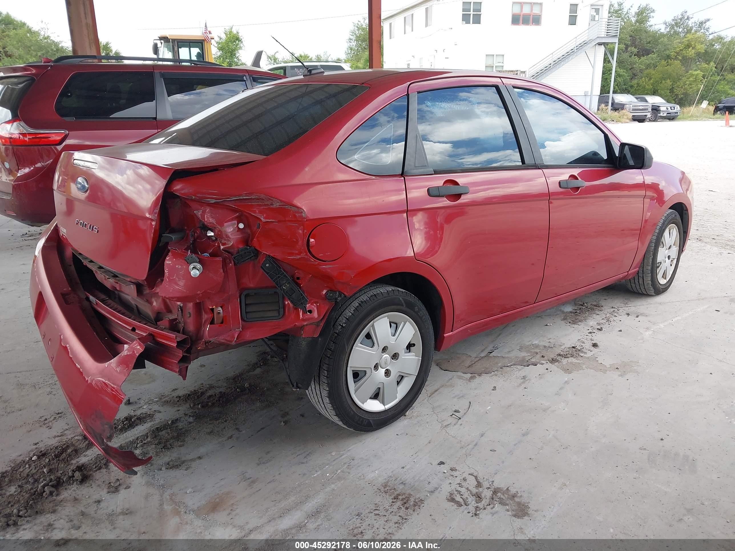 2011 Ford Focus S Red vin: 1FAHP3EN1BW175304