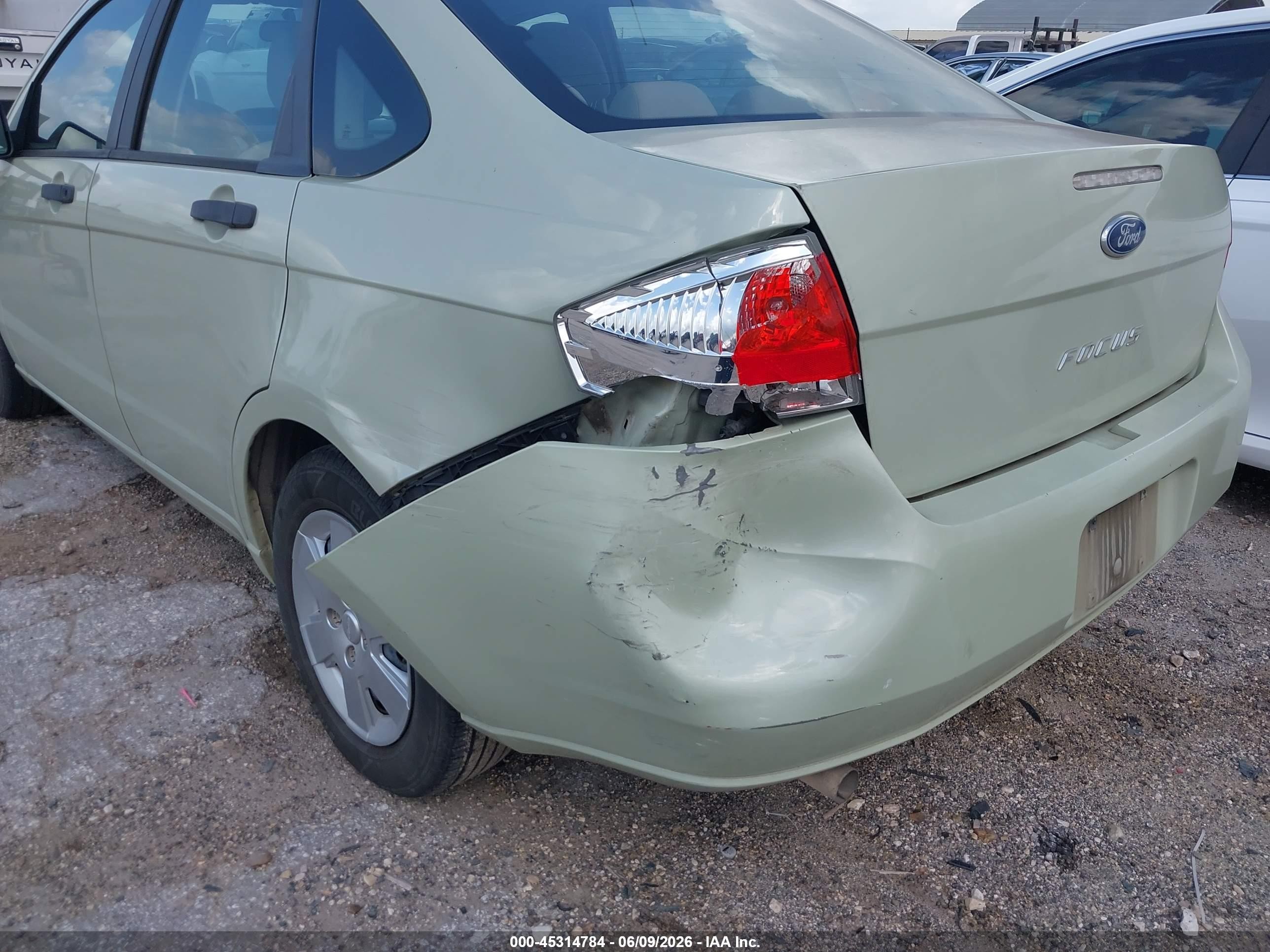 2010 Ford Focus S Green vin: 1FAHP3EN2AW117703
