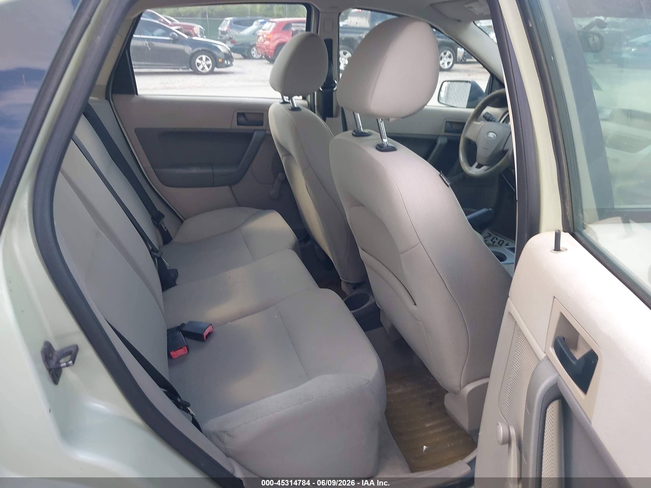 2010 Ford Focus S Green vin: 1FAHP3EN2AW117703