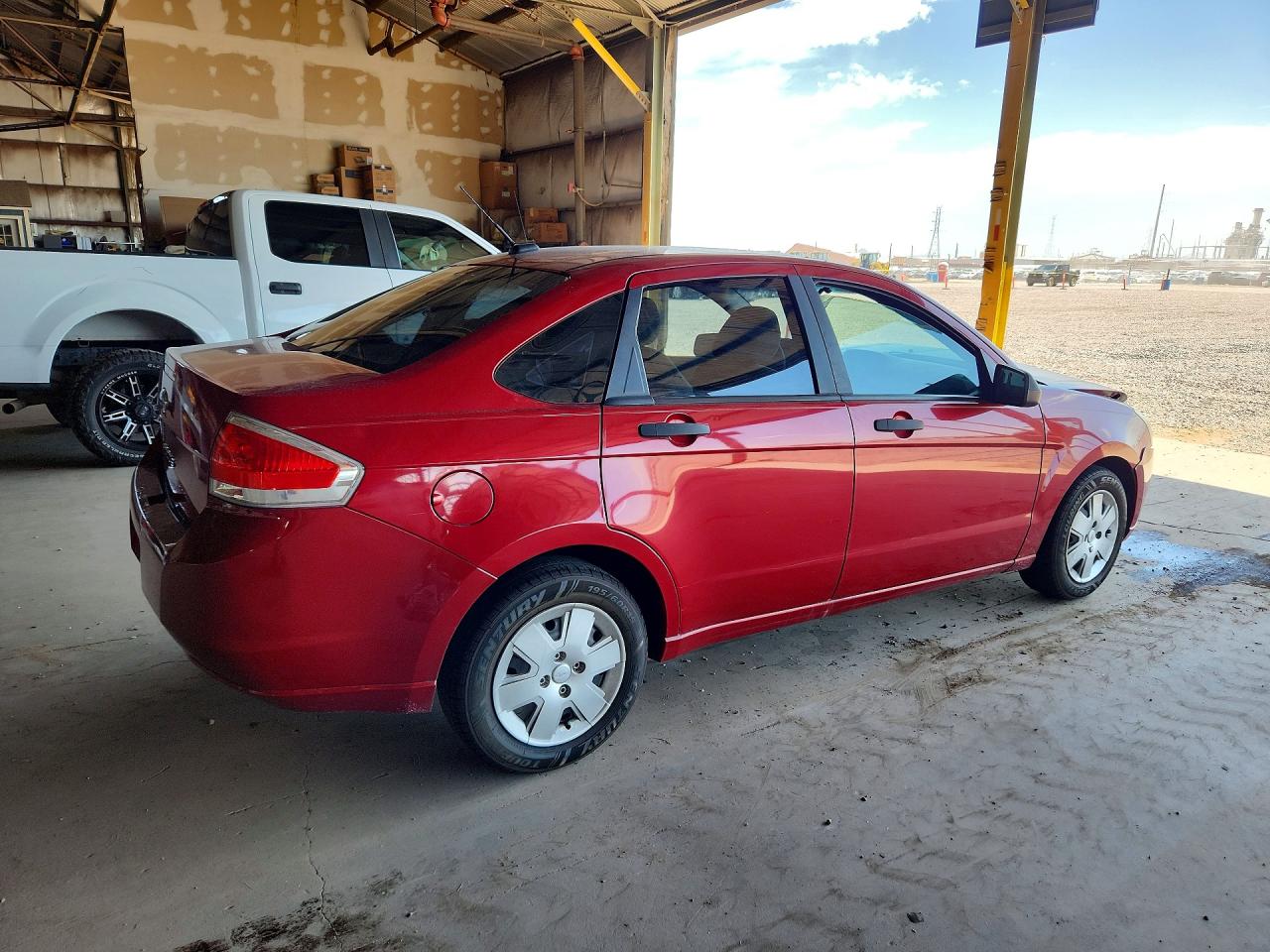 2011 Ford Focus S Red vin: 1FAHP3EN2BW103740