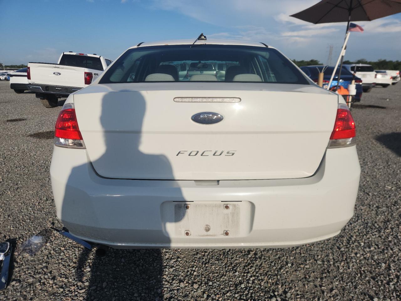 2011 Ford Focus S White vin: 1FAHP3EN3BW141249