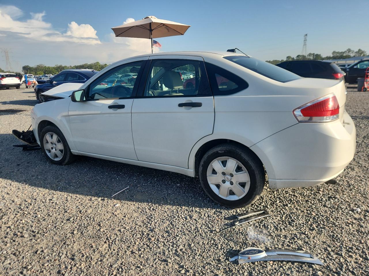 2011 Ford Focus S White vin: 1FAHP3EN3BW141249