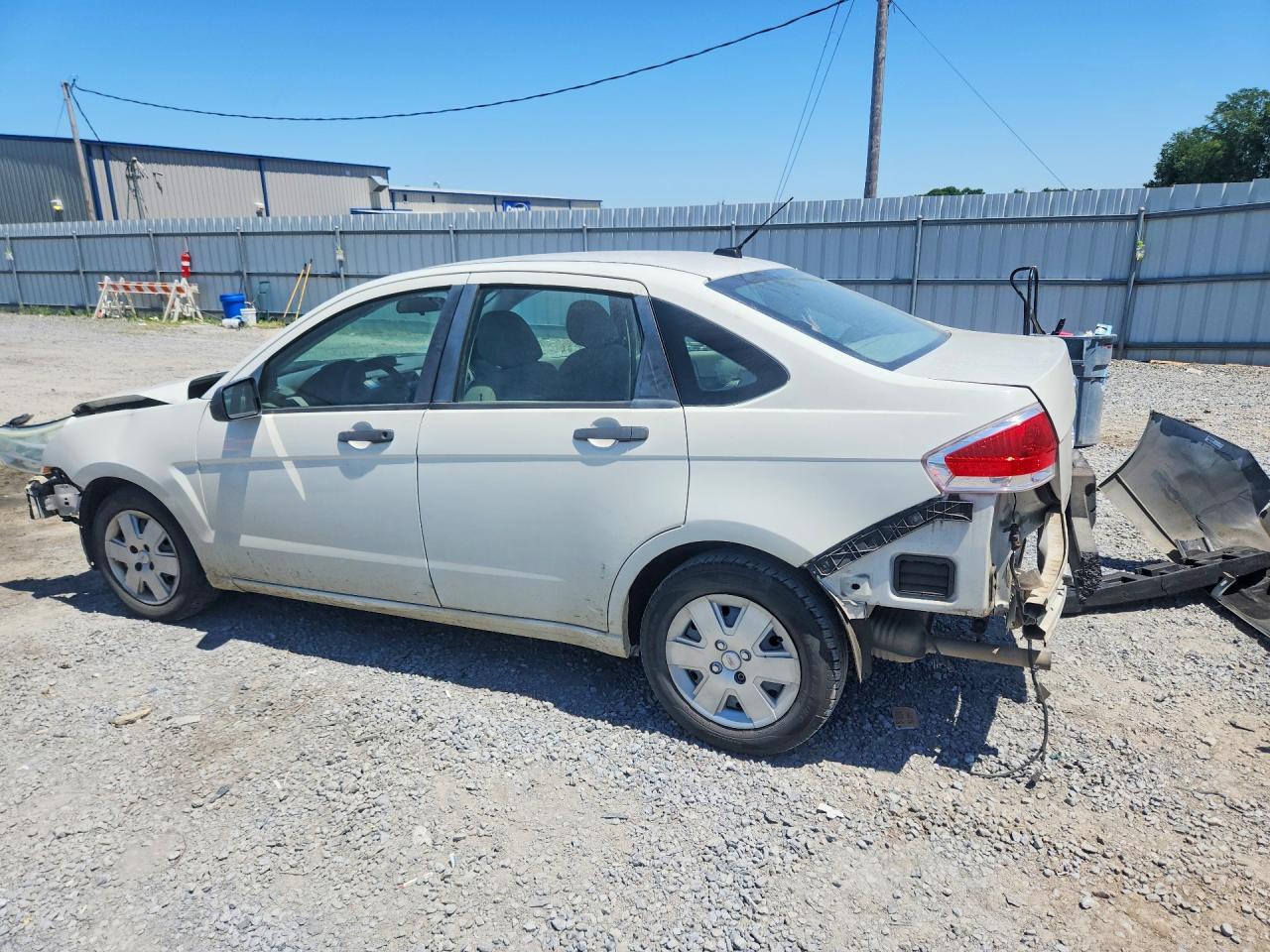 2010 Ford Focus S White vin: 1FAHP3EN4AW148709