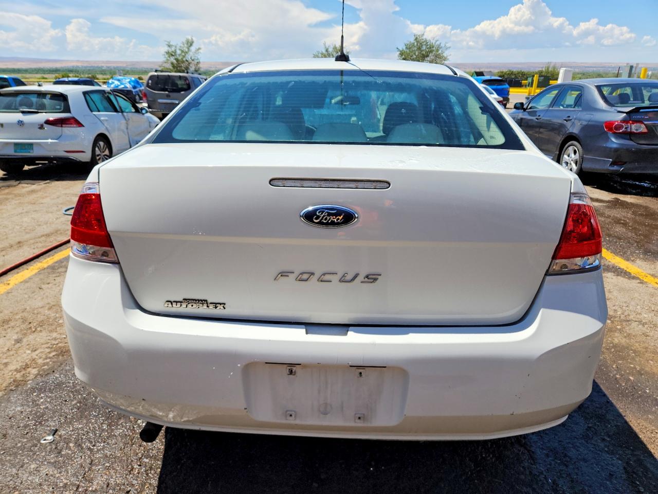2011 Ford Focus S White vin: 1FAHP3EN4BW106851