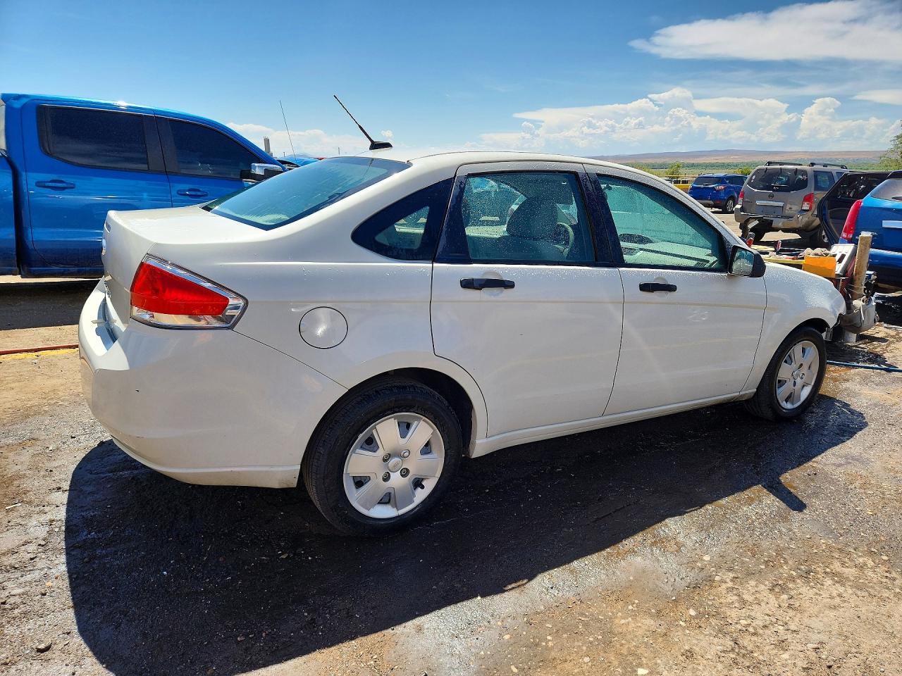 2011 Ford Focus S White vin: 1FAHP3EN4BW106851