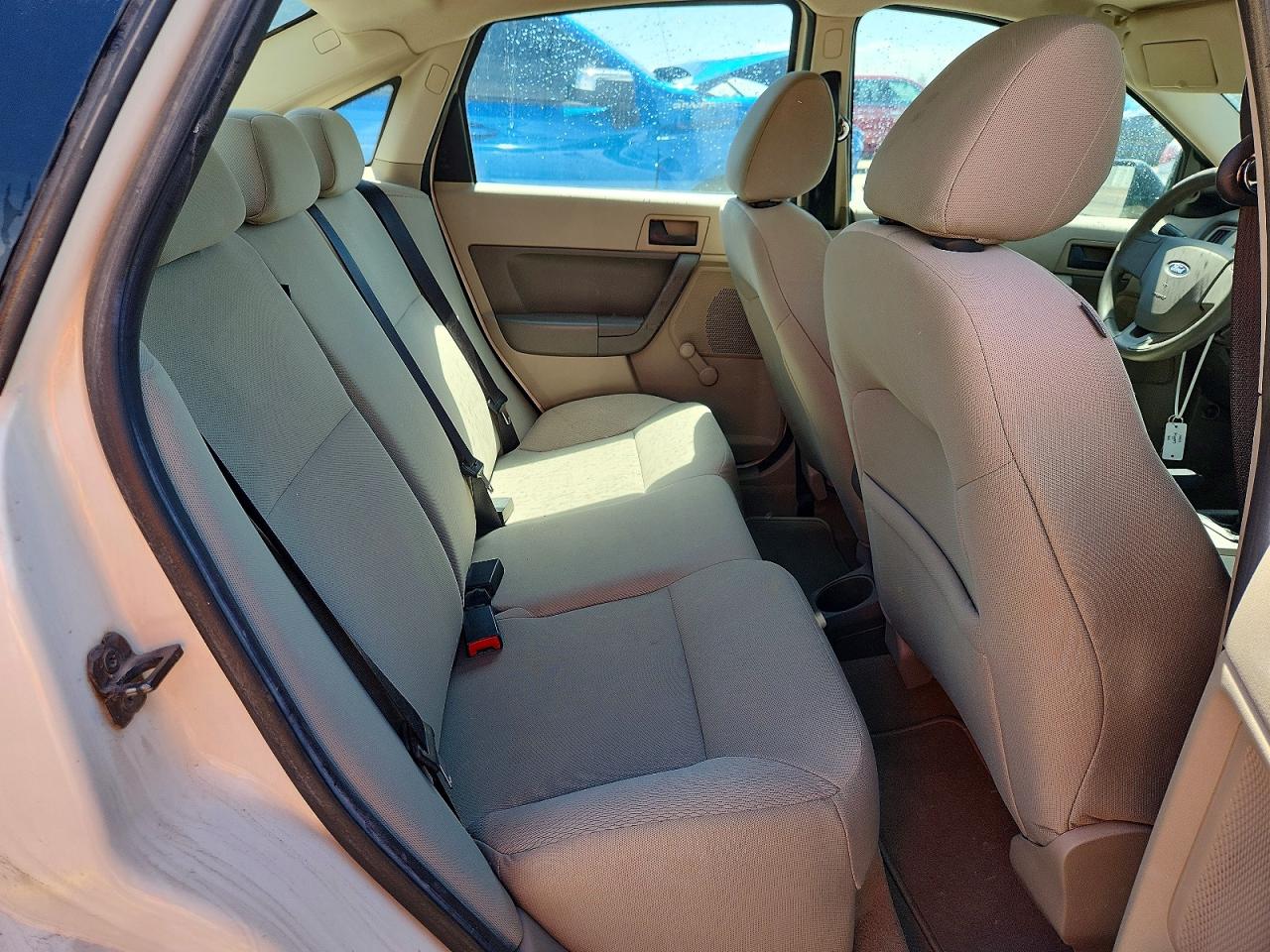 2011 Ford Focus S White vin: 1FAHP3EN4BW106851