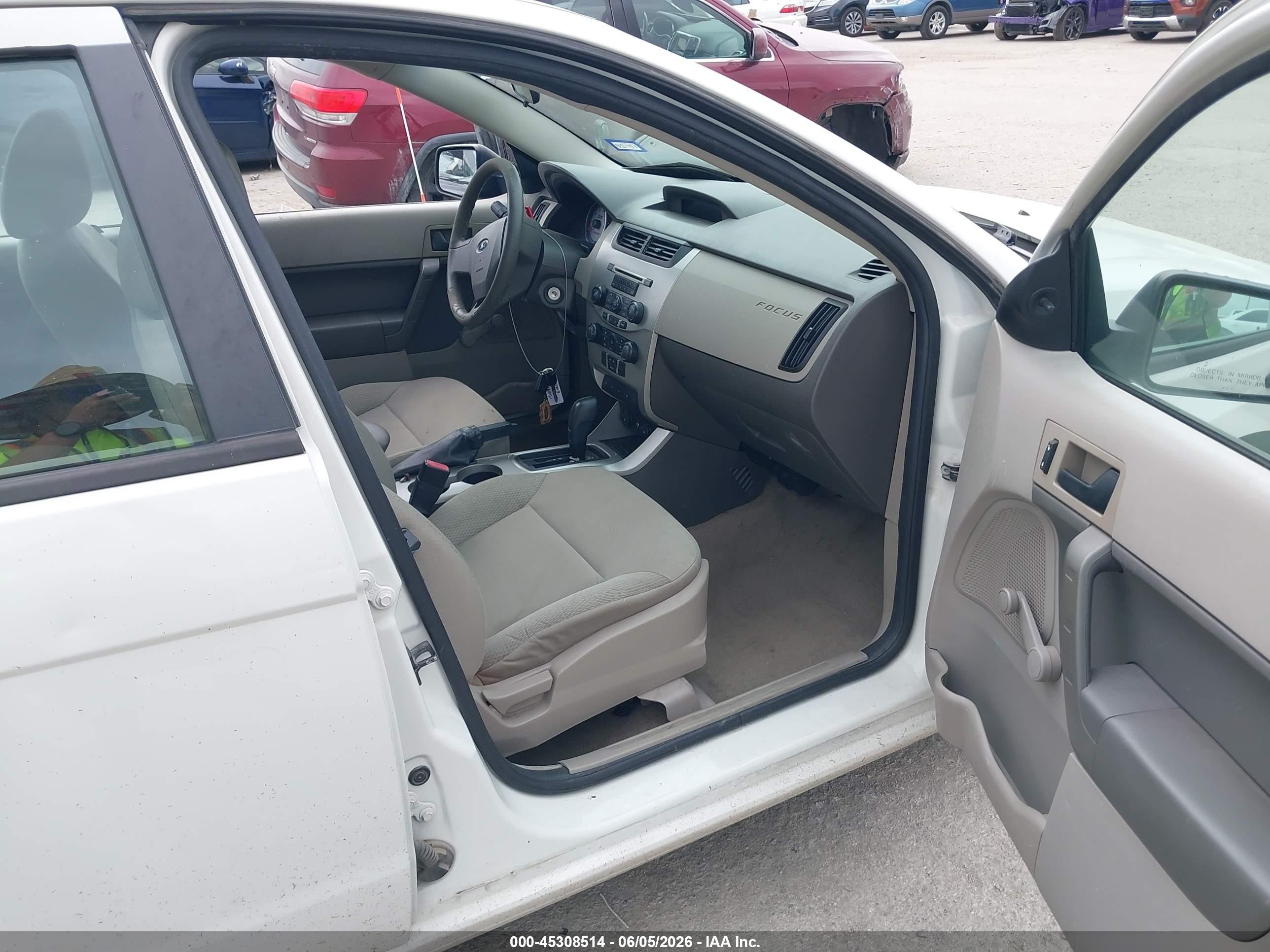 2011 Ford Focus S Белый vin: 1FAHP3EN5BW150115