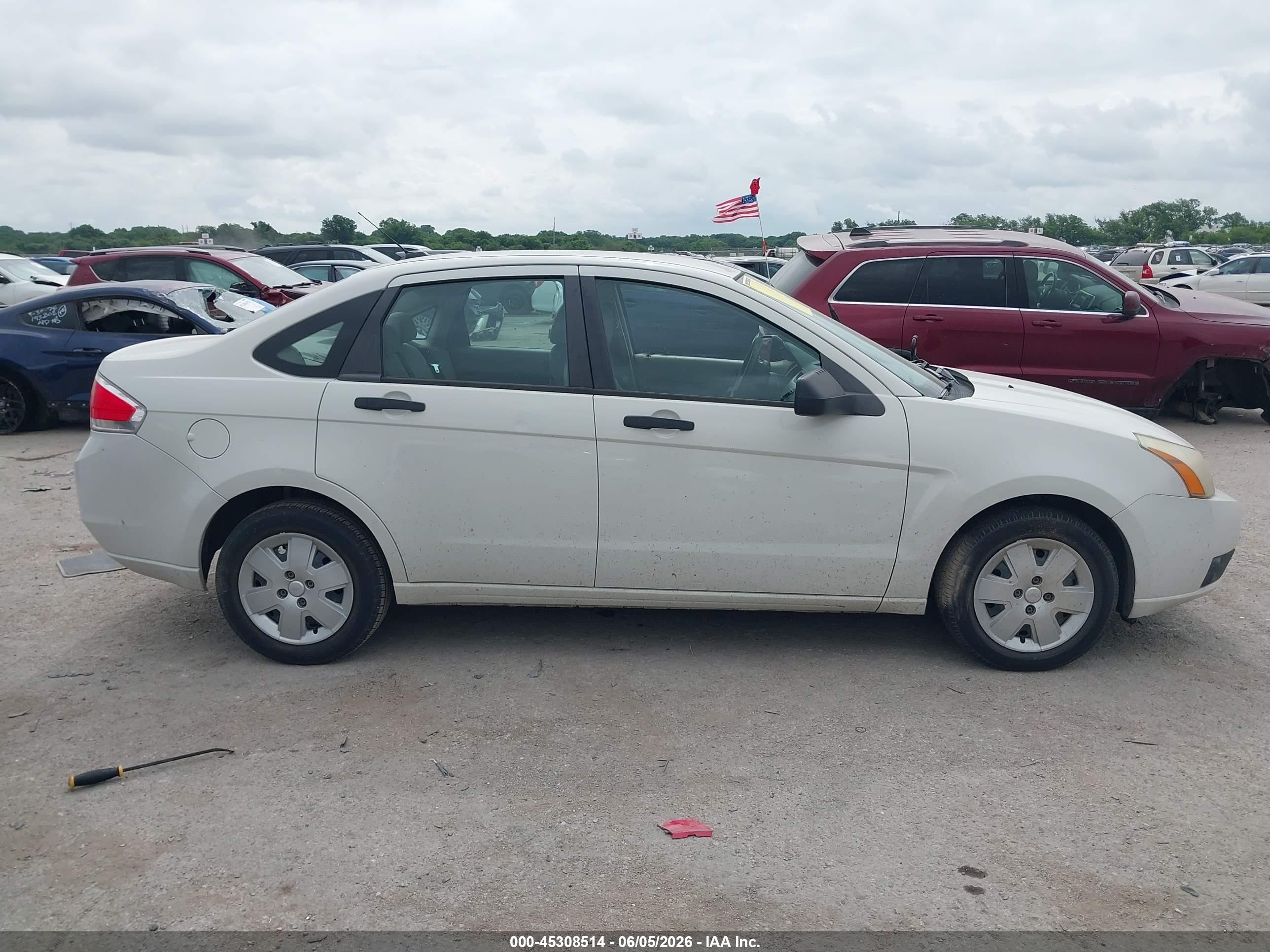 2011 Ford Focus S Белый vin: 1FAHP3EN5BW150115