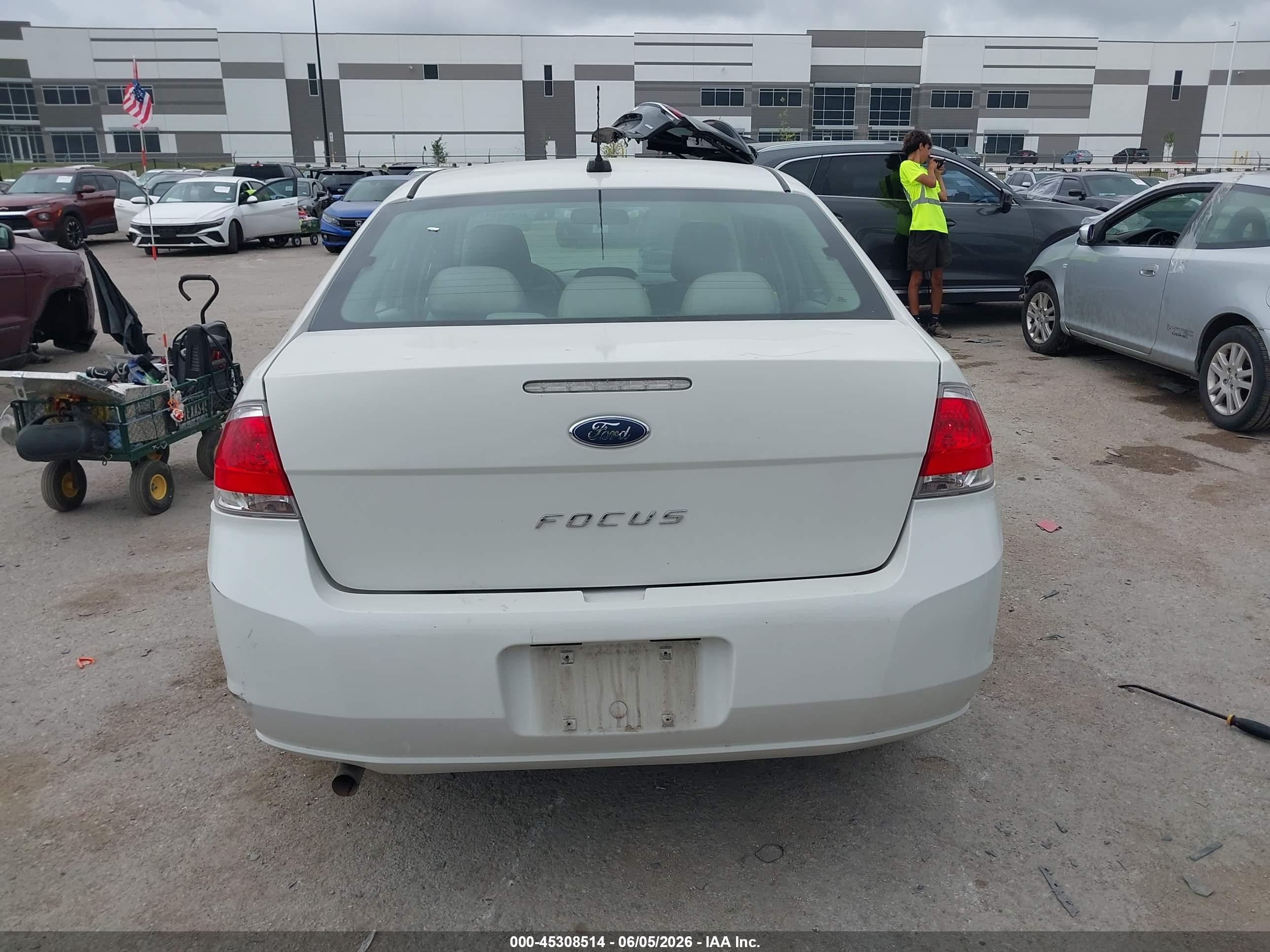 2011 Ford Focus S Белый vin: 1FAHP3EN5BW150115