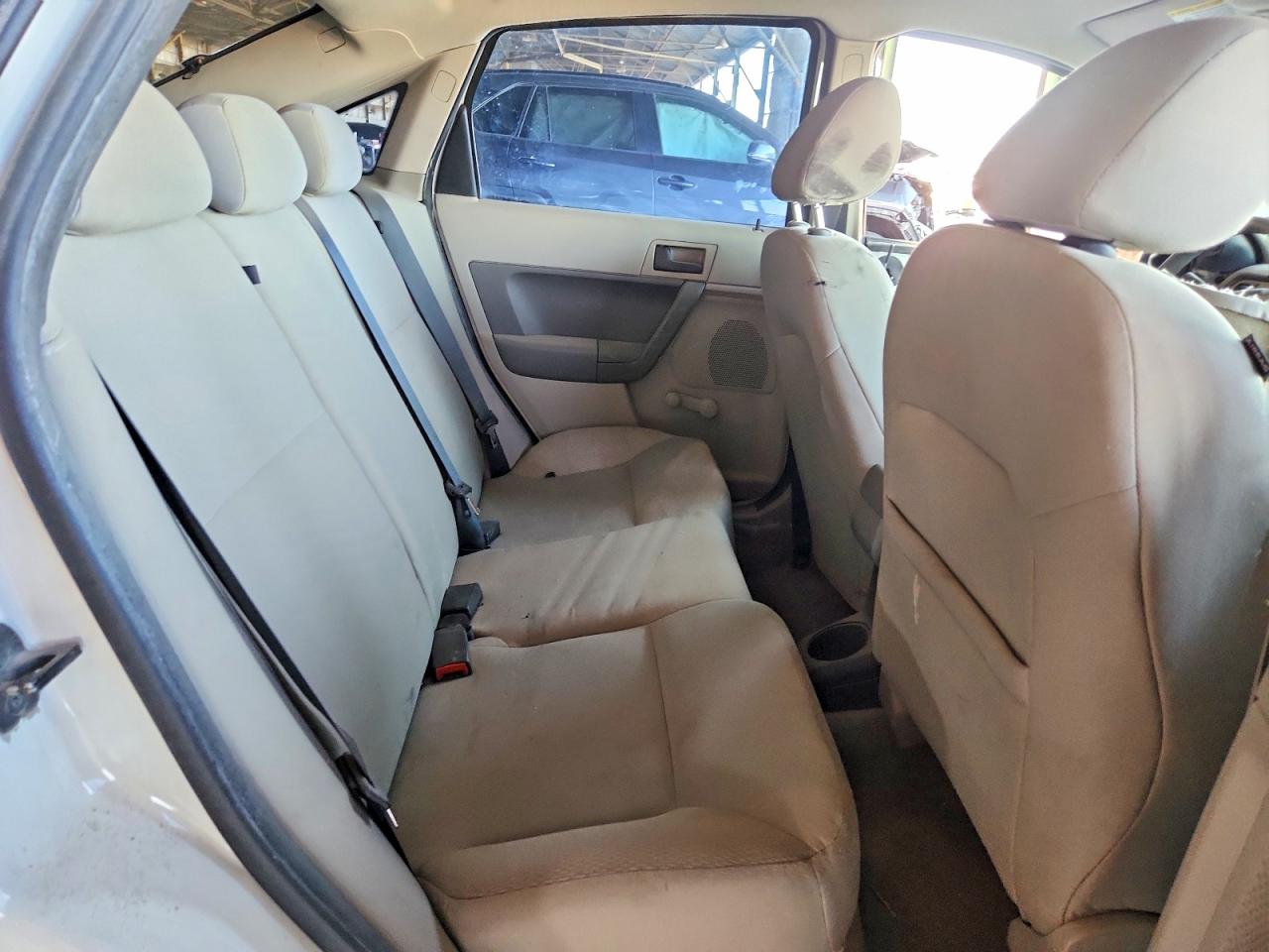 2011 Ford Focus S White vin: 1FAHP3EN5BW181137