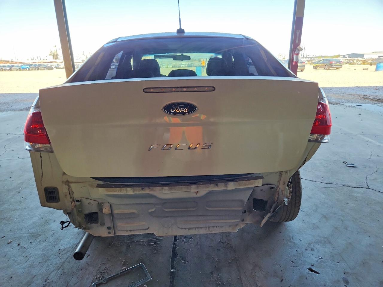 2011 Ford Focus S White vin: 1FAHP3EN5BW181137