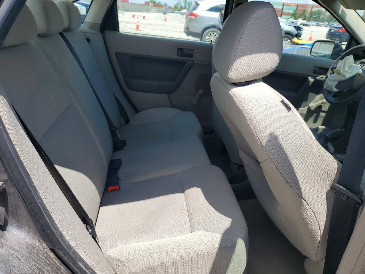 2010 Ford Focus S Gray vin: 1FAHP3EN6AW204729