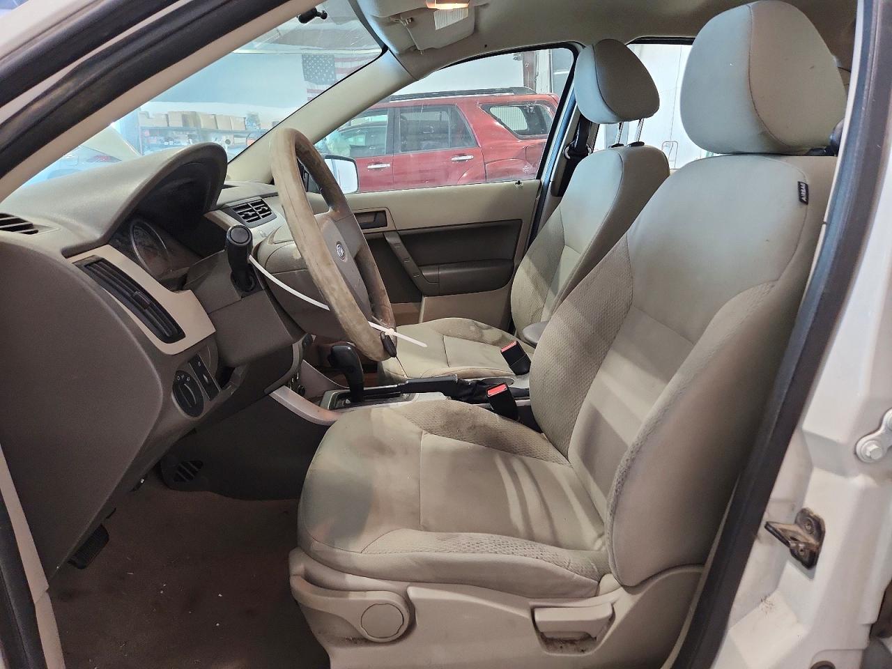 2010 Ford Focus S White vin: 1FAHP3EN7AW140913