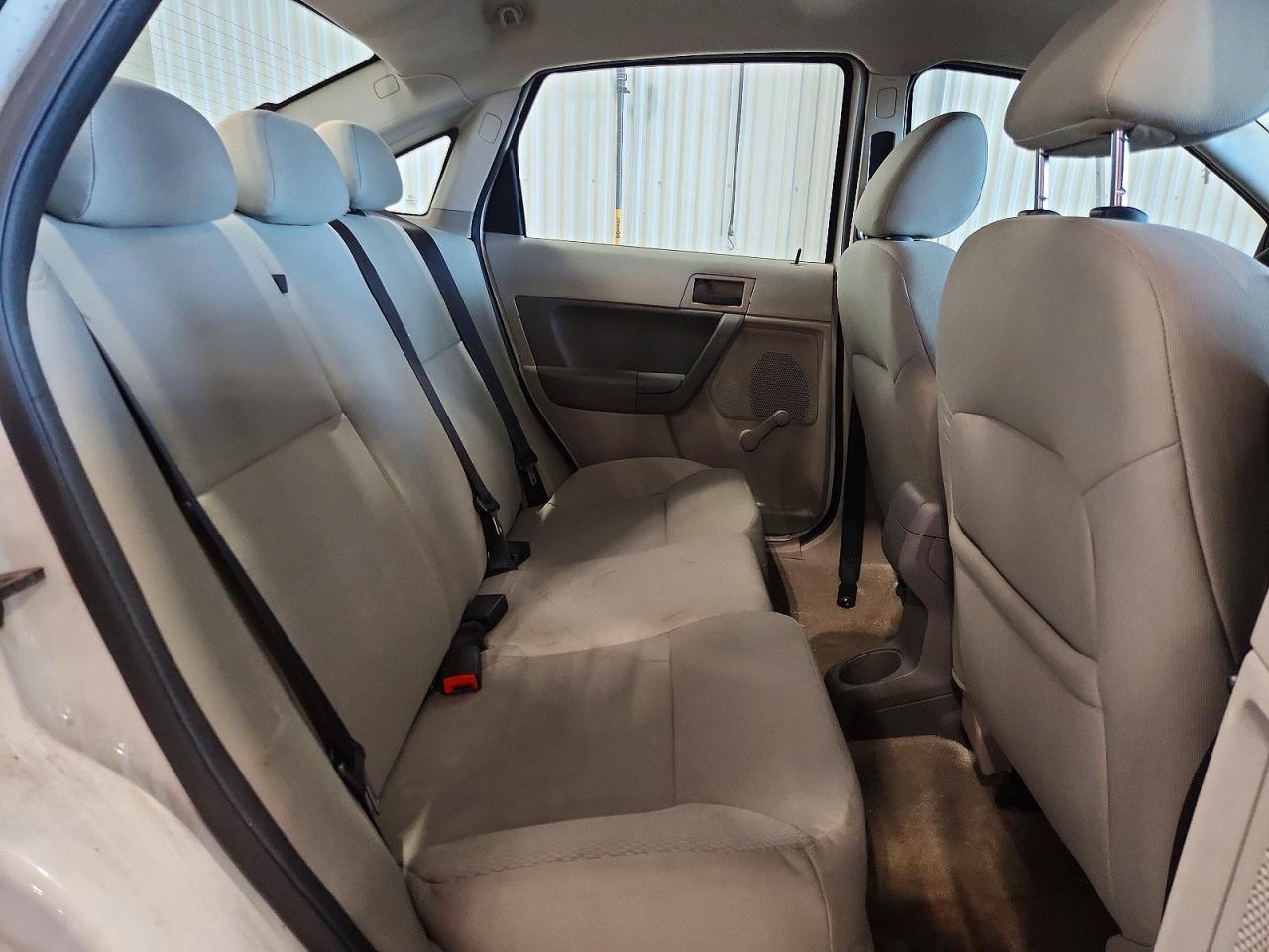 2010 Ford Focus S White vin: 1FAHP3EN7AW140913