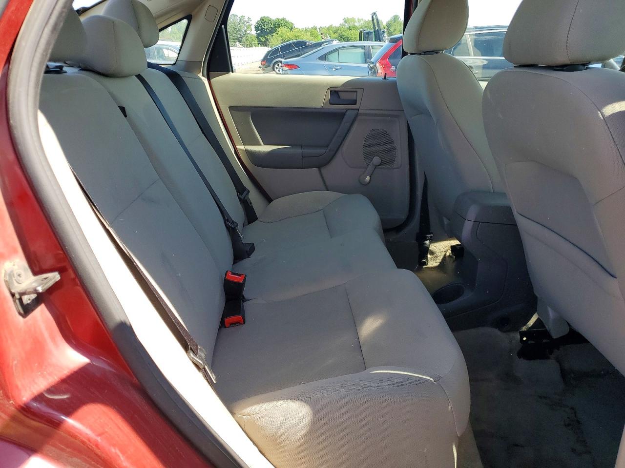 2011 Ford Focus S Red vin: 1FAHP3EN8BW100650