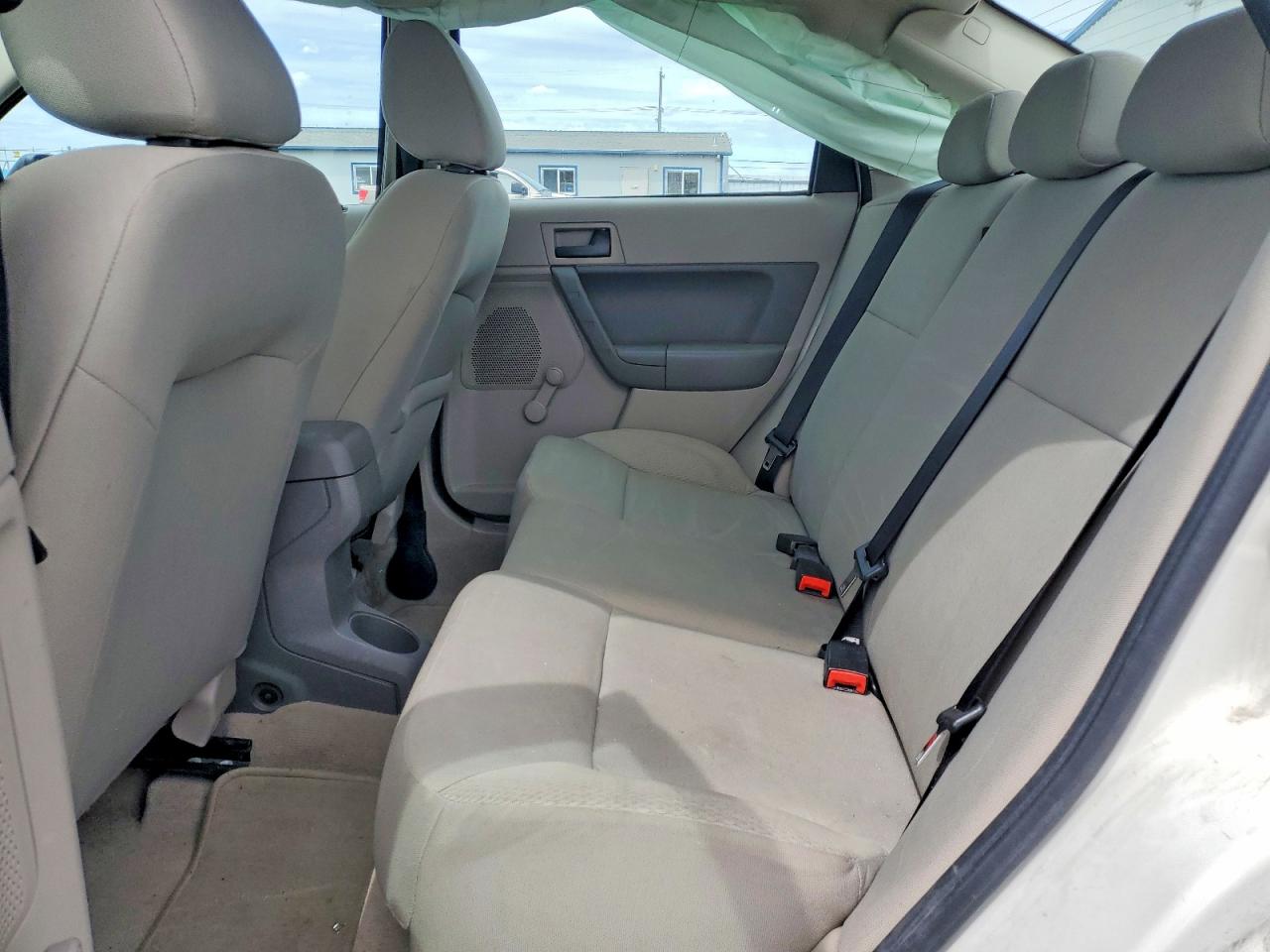 2010 Ford Focus S White vin: 1FAHP3EN9AW157079