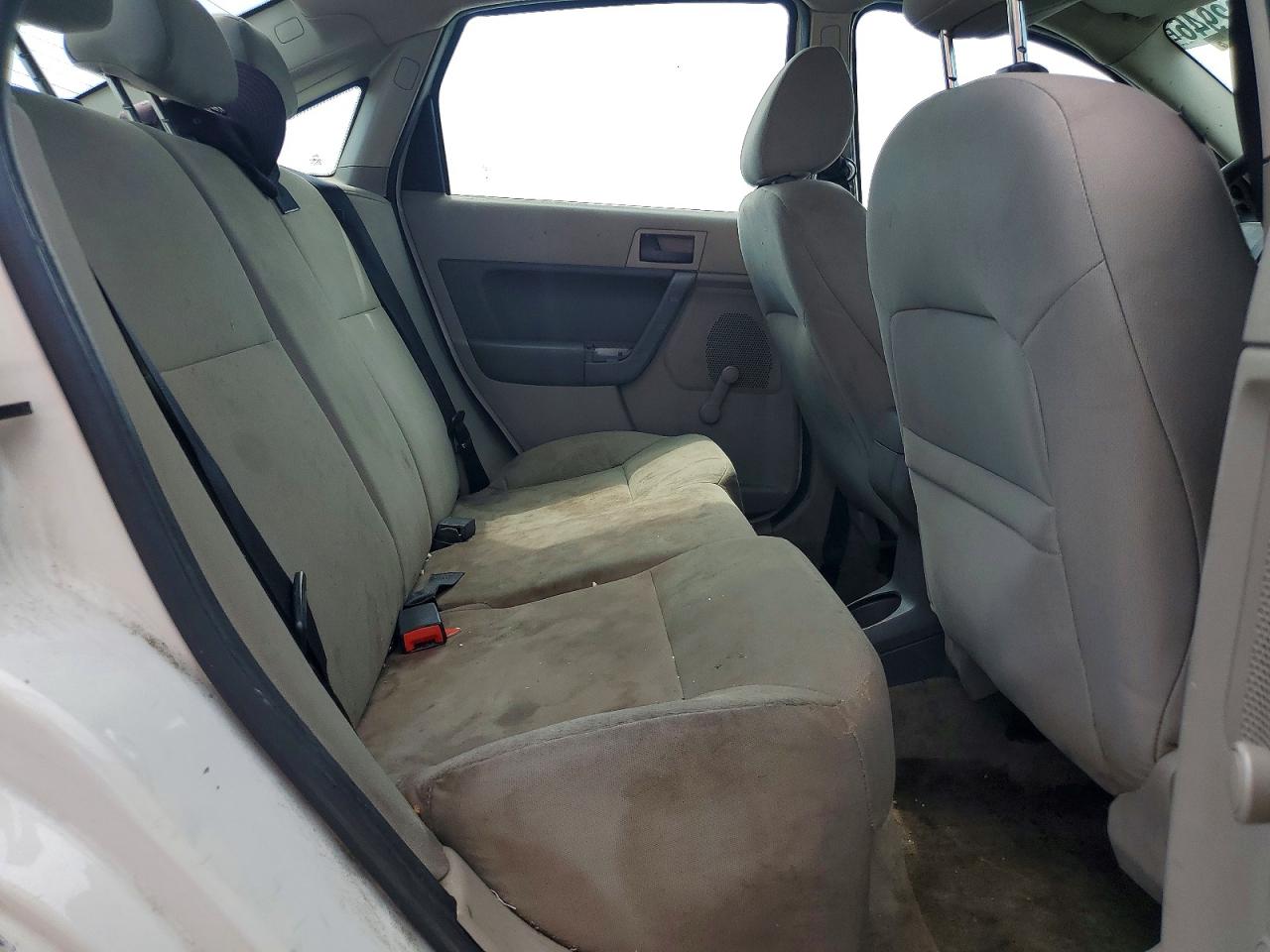 2010 Ford Focus S White vin: 1FAHP3EN9AW230306