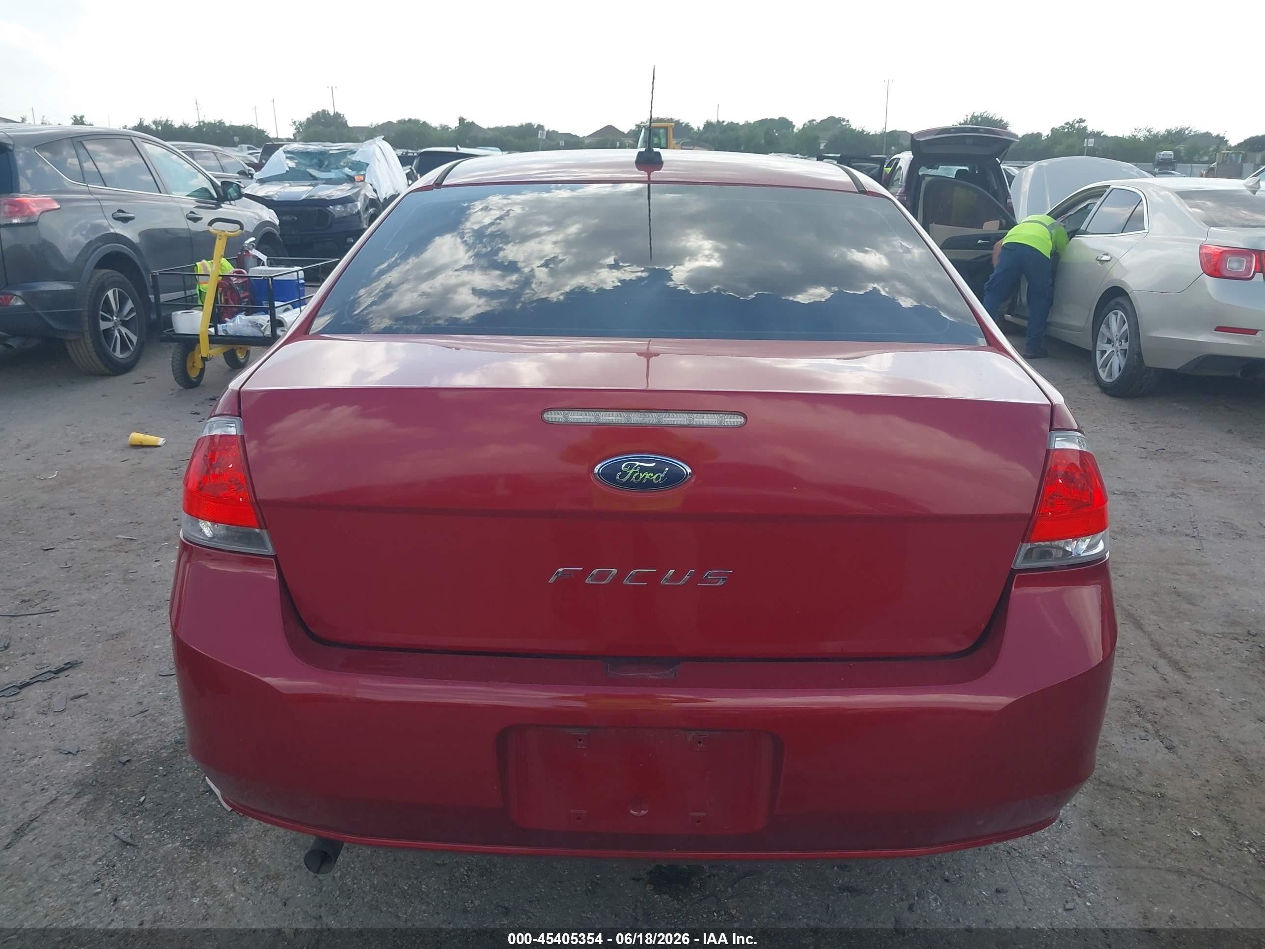 2011 Ford Focus S Red vin: 1FAHP3EN9BW119837