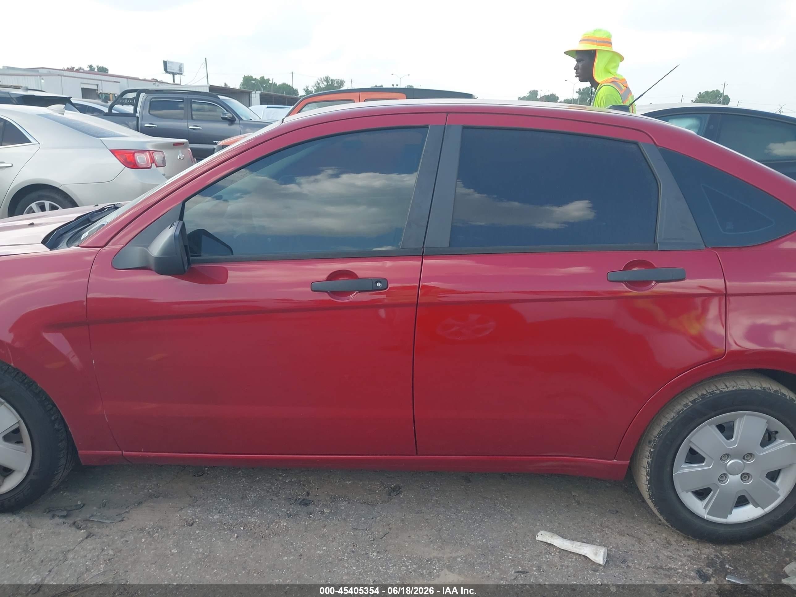 2011 Ford Focus S Red vin: 1FAHP3EN9BW119837