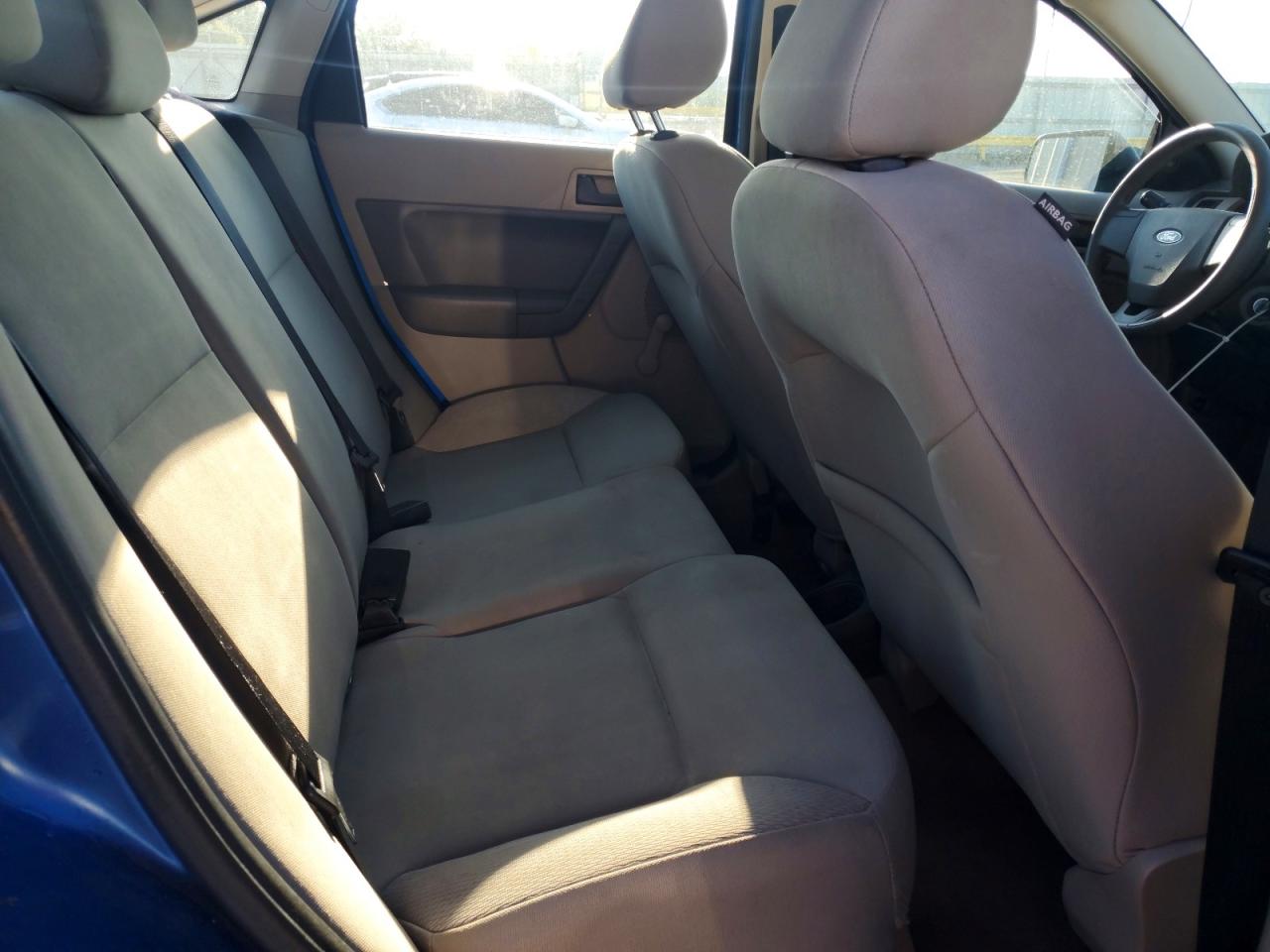 2010 Ford Focus S Синий vin: 1FAHP3ENXAW204734