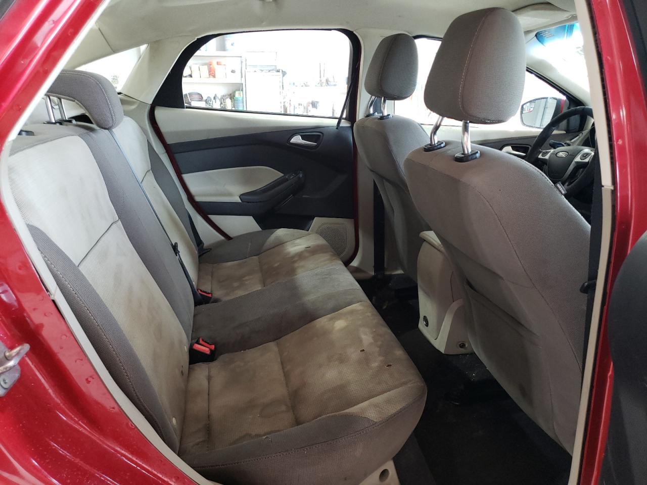 2012 Ford Focus Red vin: 1FAHP3F20CL150059