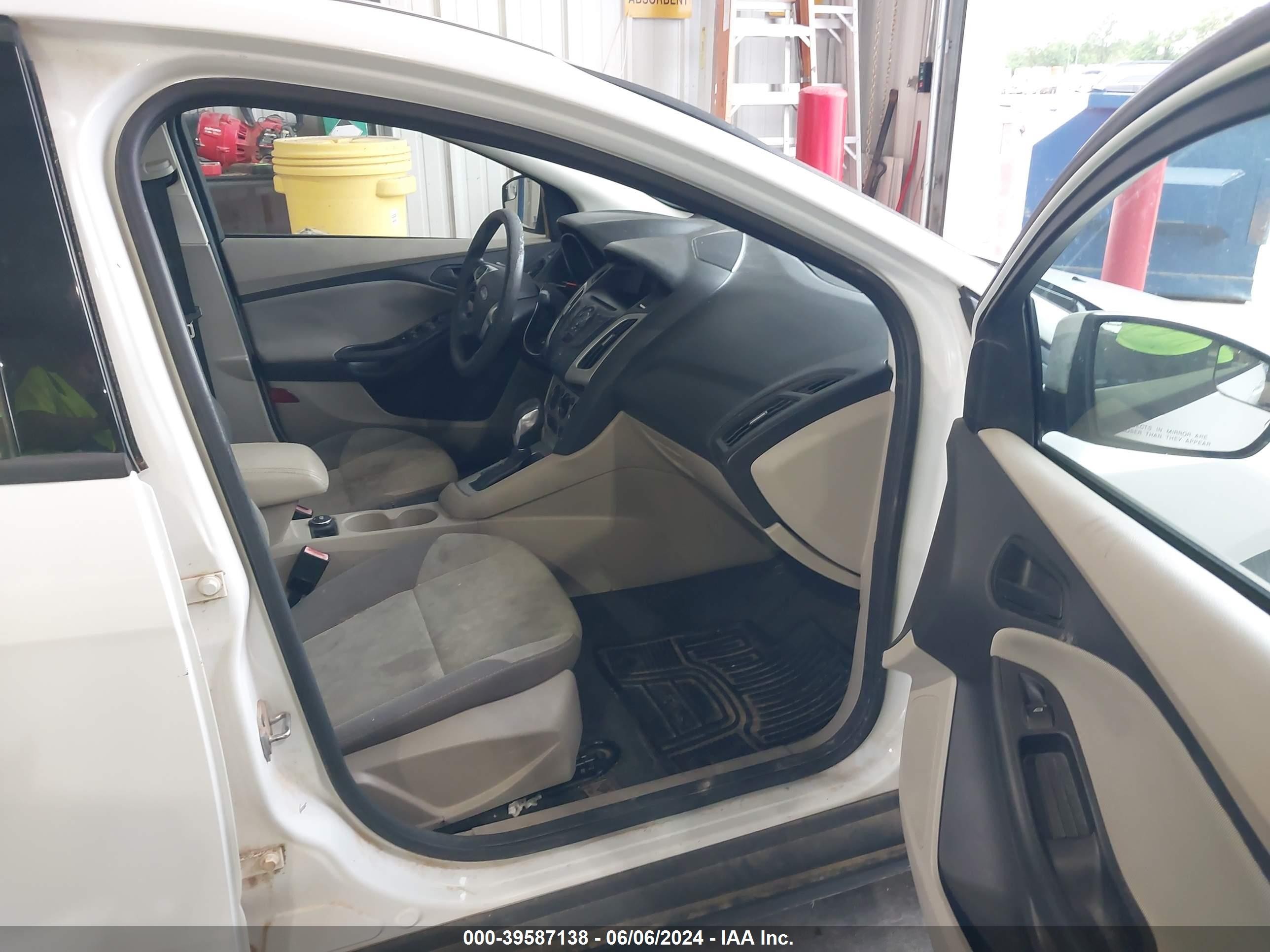 2012 Ford Focus Se Белый vin: 1FAHP3F20CL195809