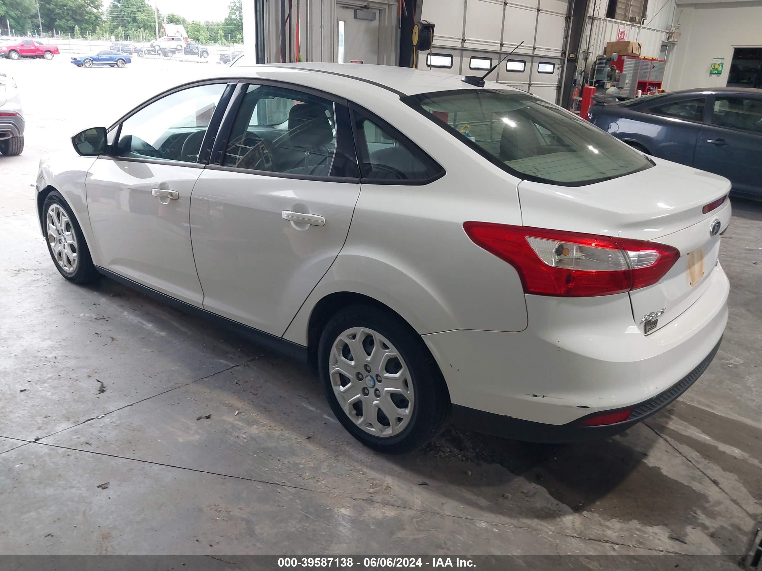 2012 Ford Focus Se Белый vin: 1FAHP3F20CL195809