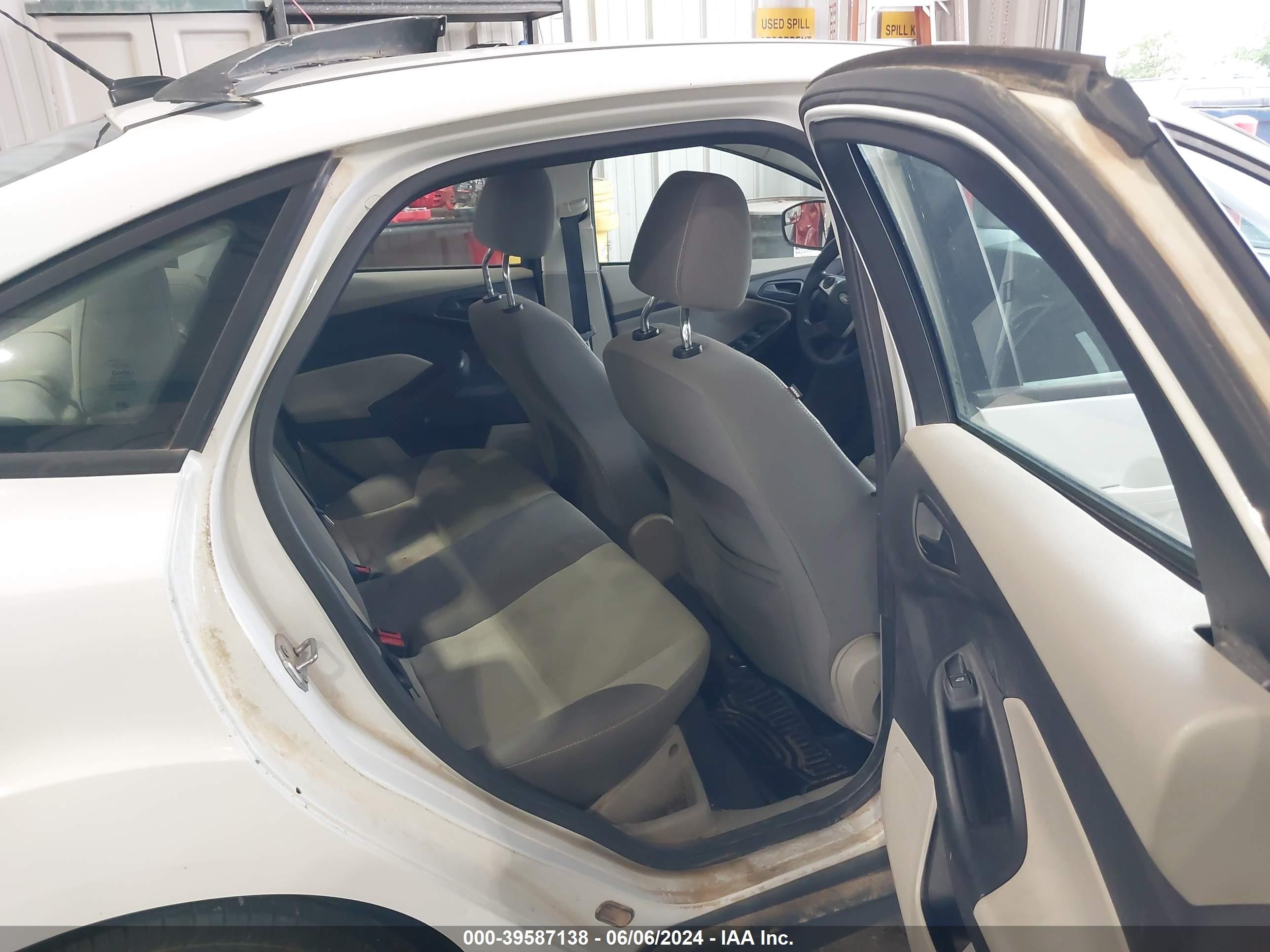 2012 Ford Focus Se Белый vin: 1FAHP3F20CL195809