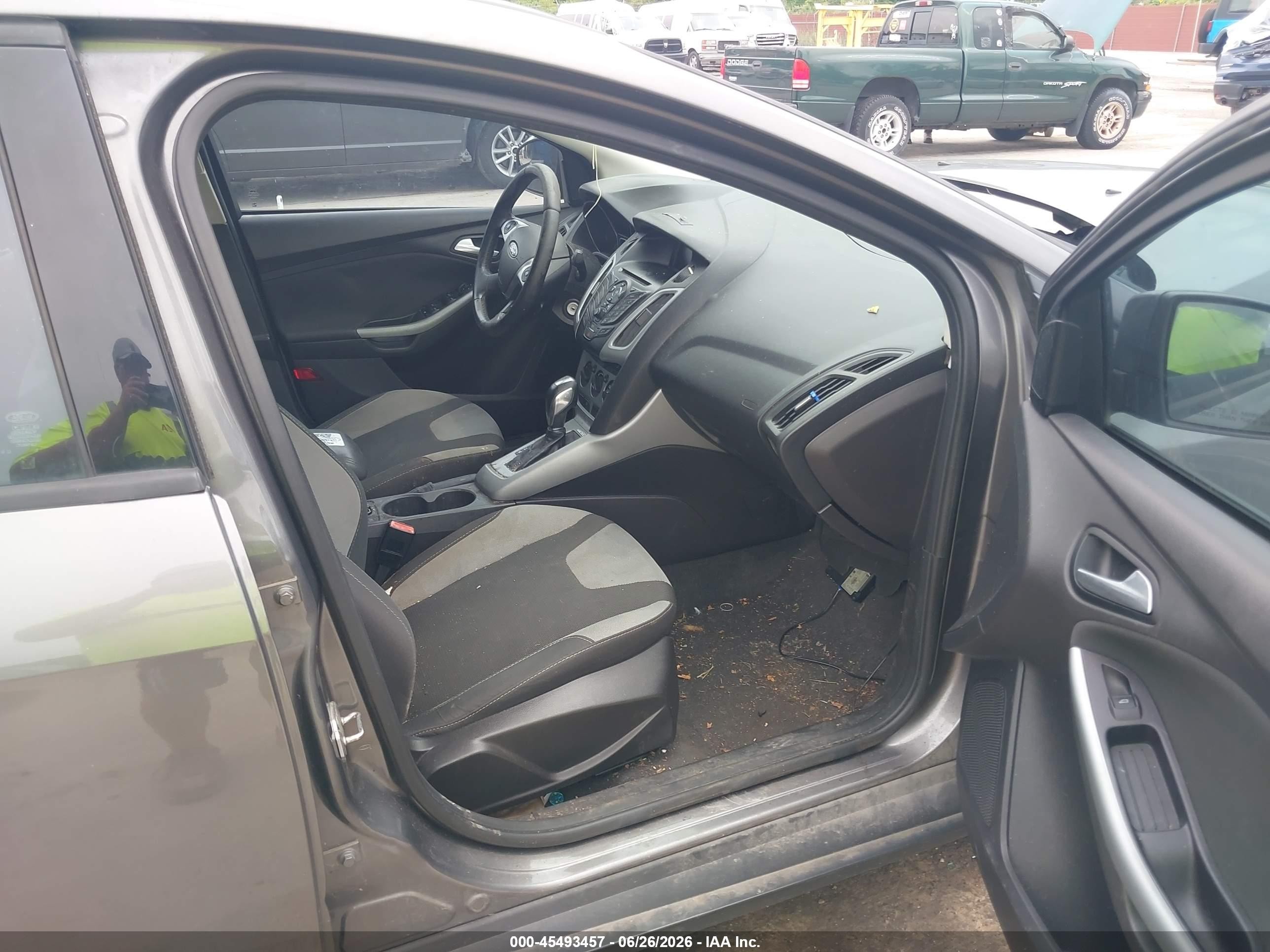 2012 Ford Focus Se Gray vin: 1FAHP3F20CL303507