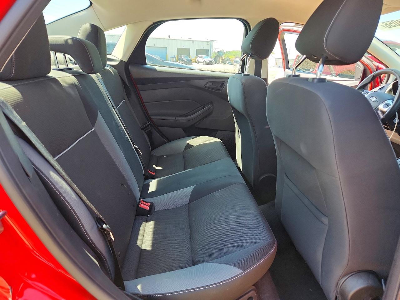 2012 Ford Focus Se Red vin: 1FAHP3F20CL370432