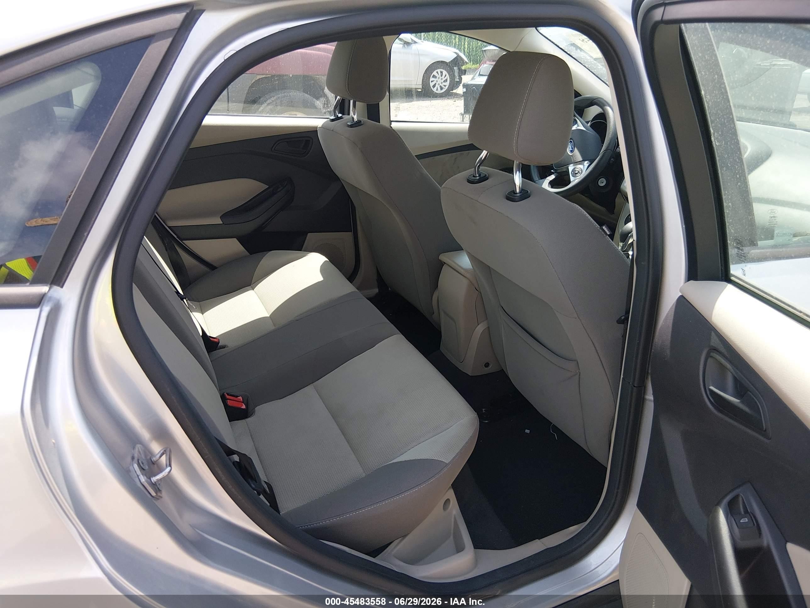 2012 Ford Focus Se Silver vin: 1FAHP3F20CL372410