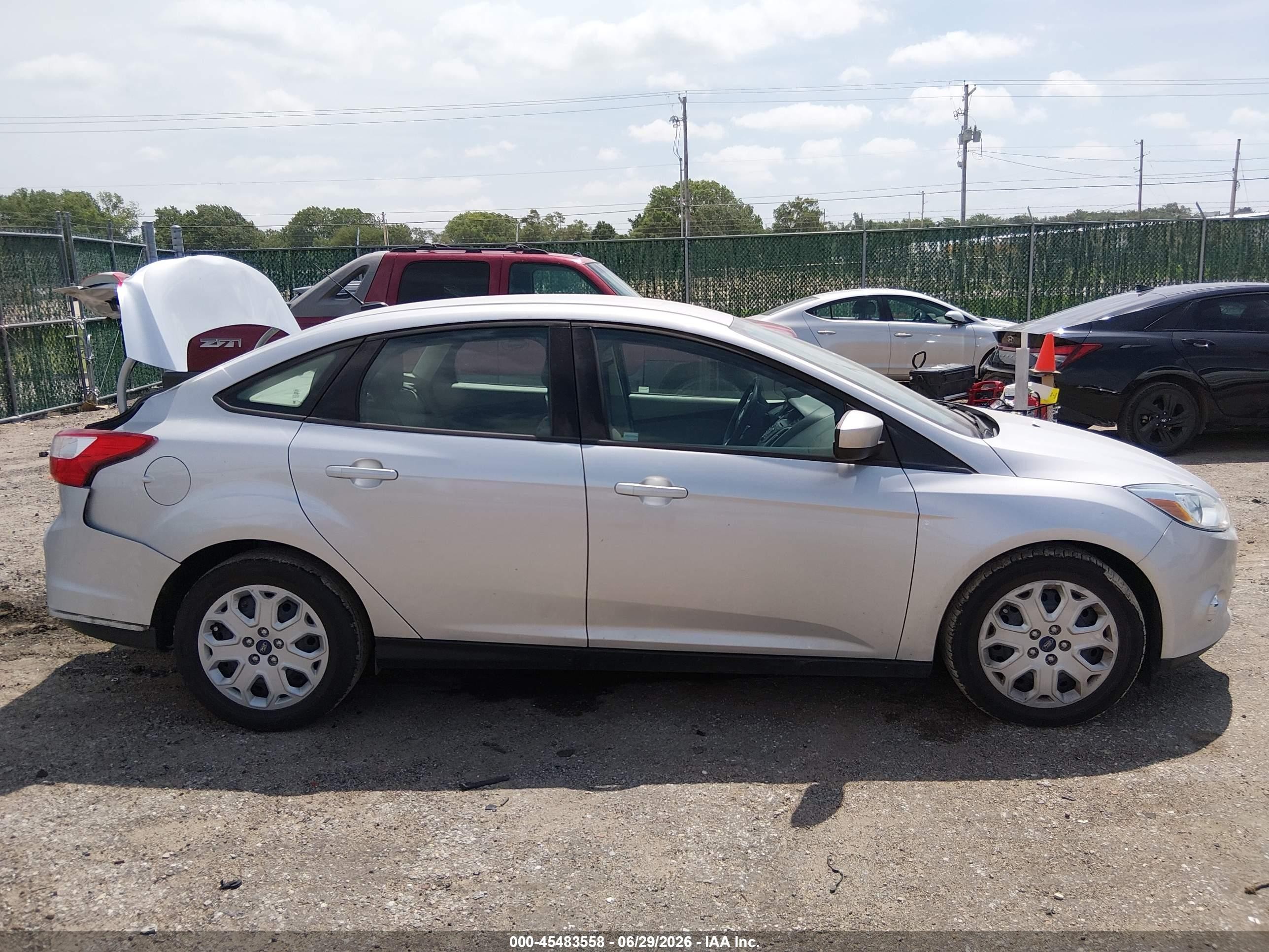 2012 Ford Focus Se Silver vin: 1FAHP3F20CL372410