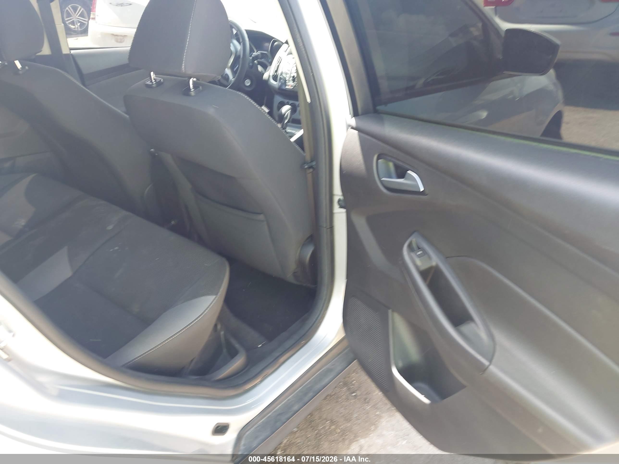 2012 Ford Focus Se Silver vin: 1FAHP3F20CL422030