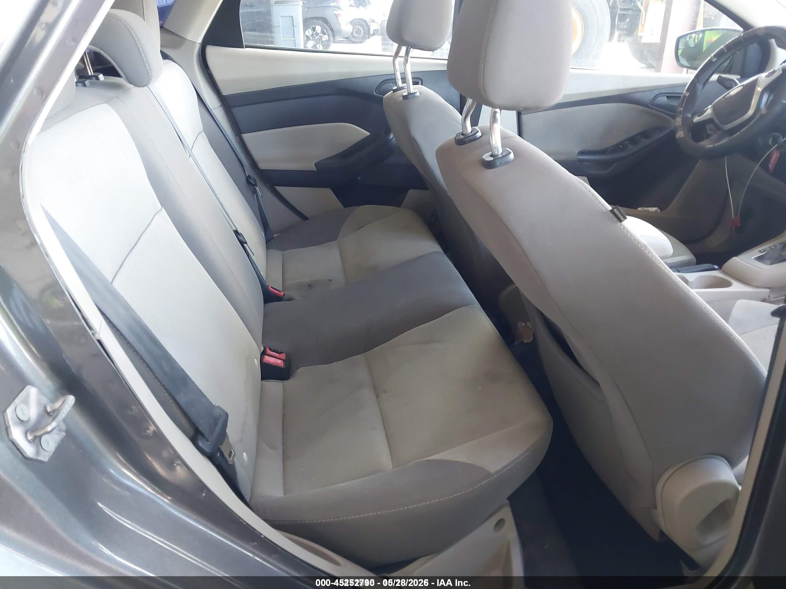 2012 Ford Focus Se Gray vin: 1FAHP3F21CL225044