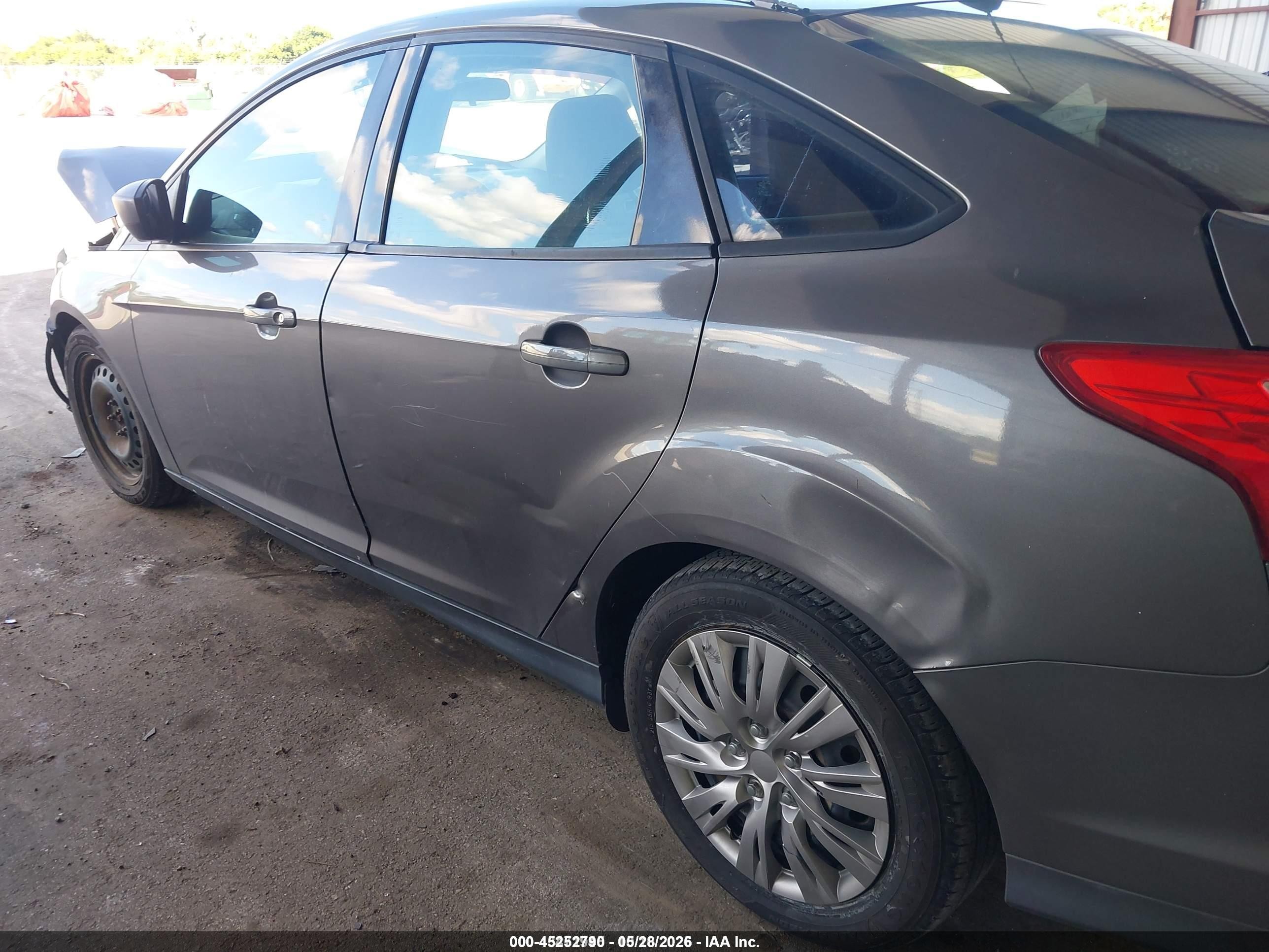 2012 Ford Focus Se Gray vin: 1FAHP3F21CL225044