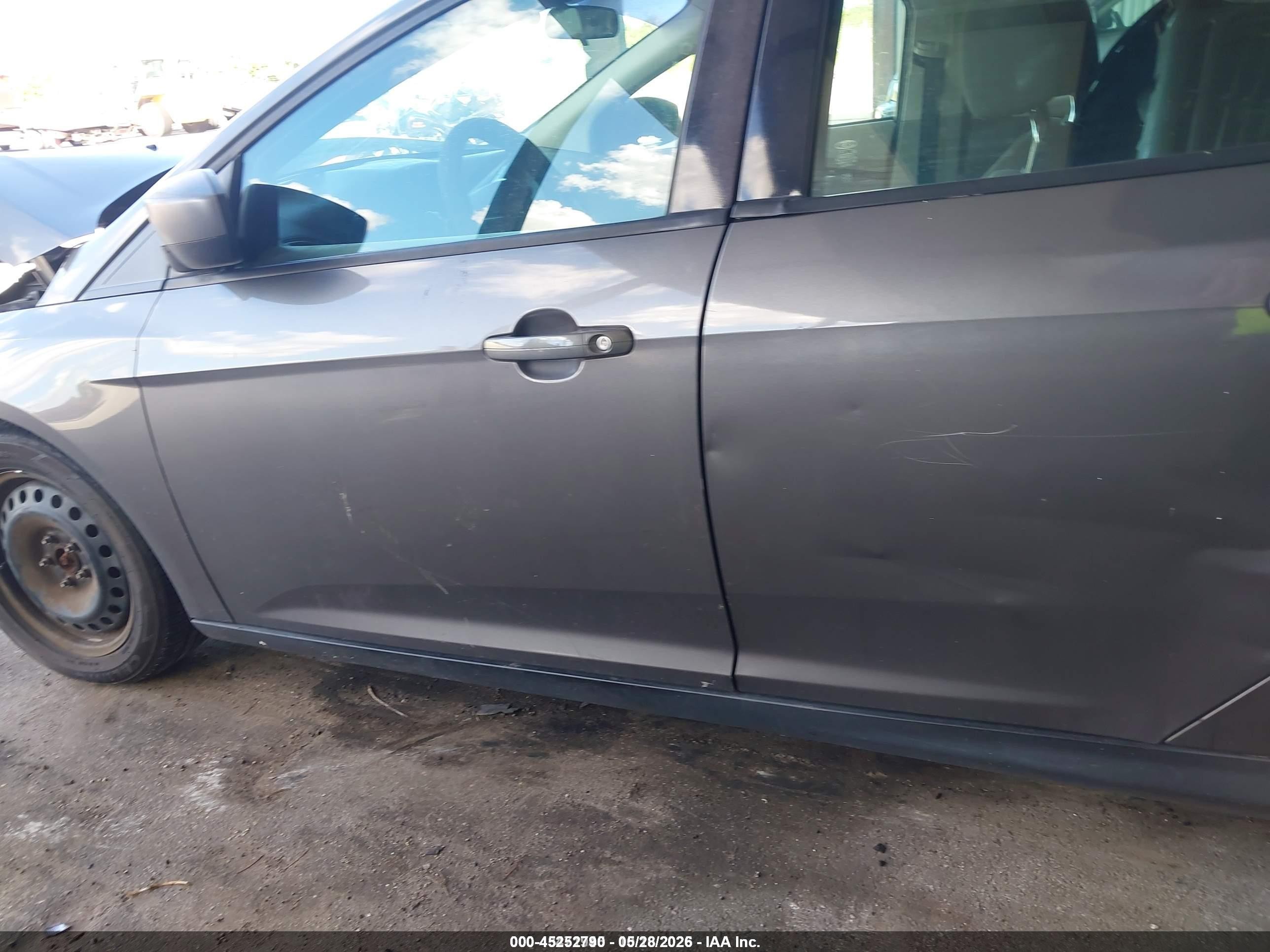 2012 Ford Focus Se Gray vin: 1FAHP3F21CL225044