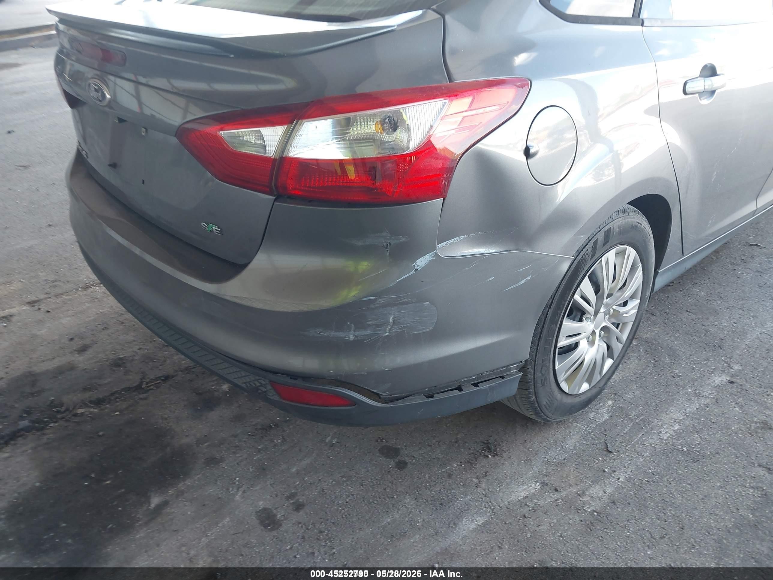 2012 Ford Focus Se Gray vin: 1FAHP3F21CL225044