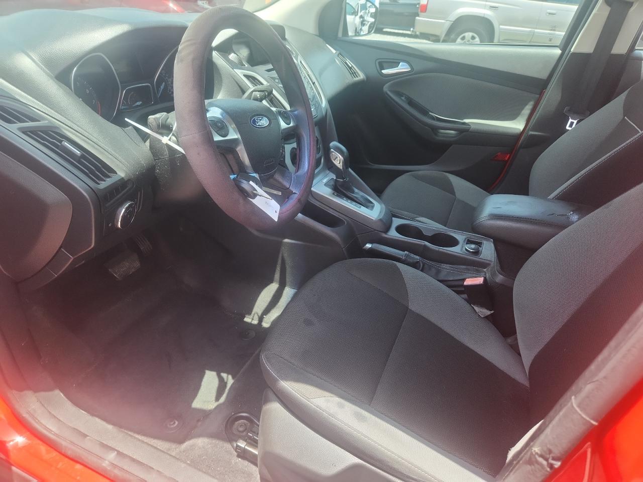 2012 Ford Focus Se Red vin: 1FAHP3F21CL282568