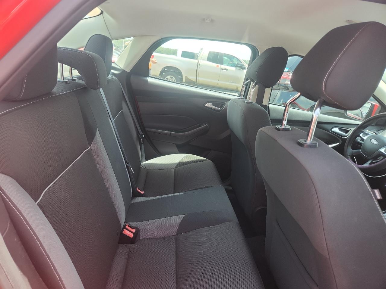 2012 Ford Focus Se Red vin: 1FAHP3F21CL282568