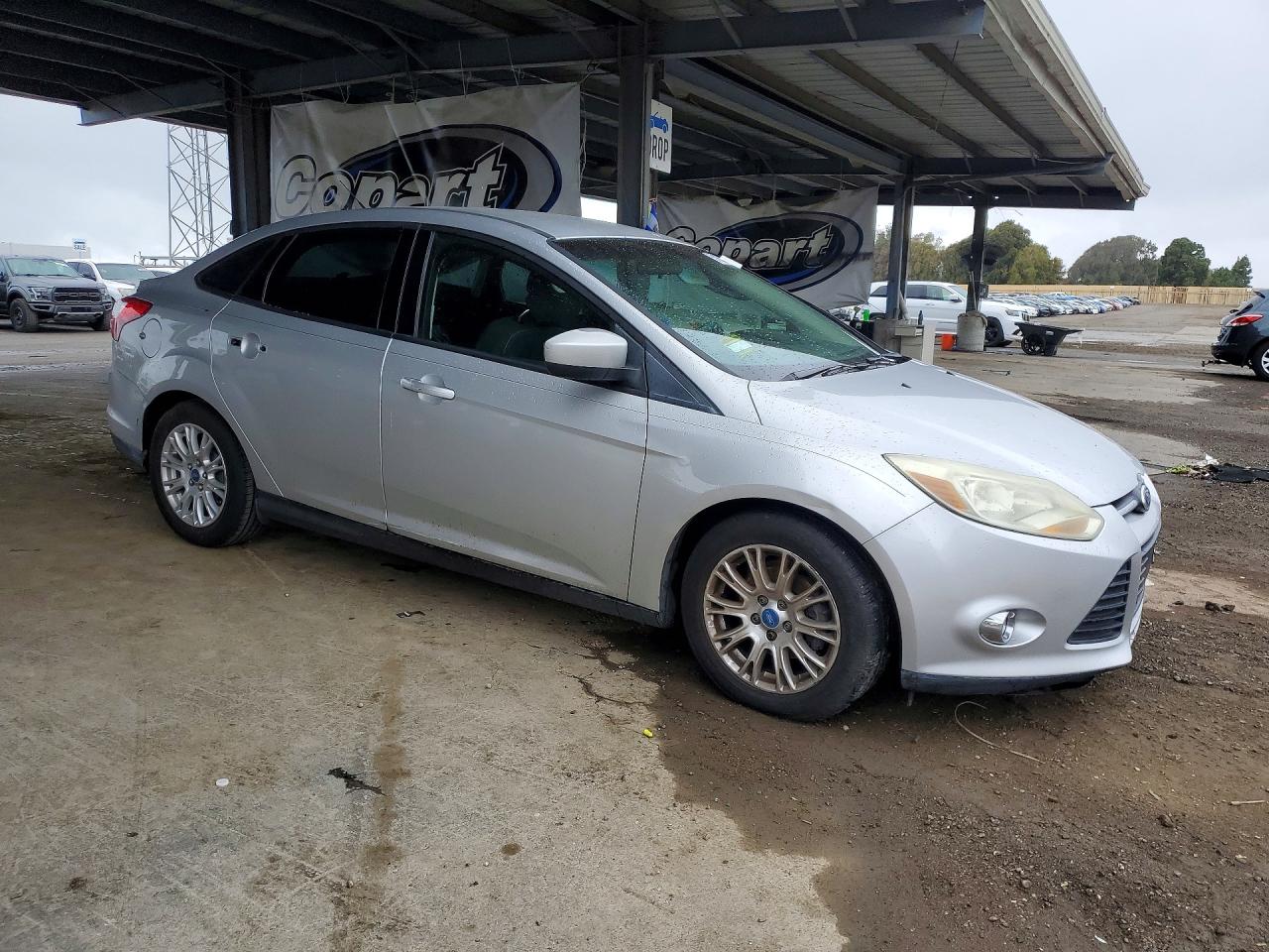 2012 Ford Focus Se Silver vin: 1FAHP3F22CL142321