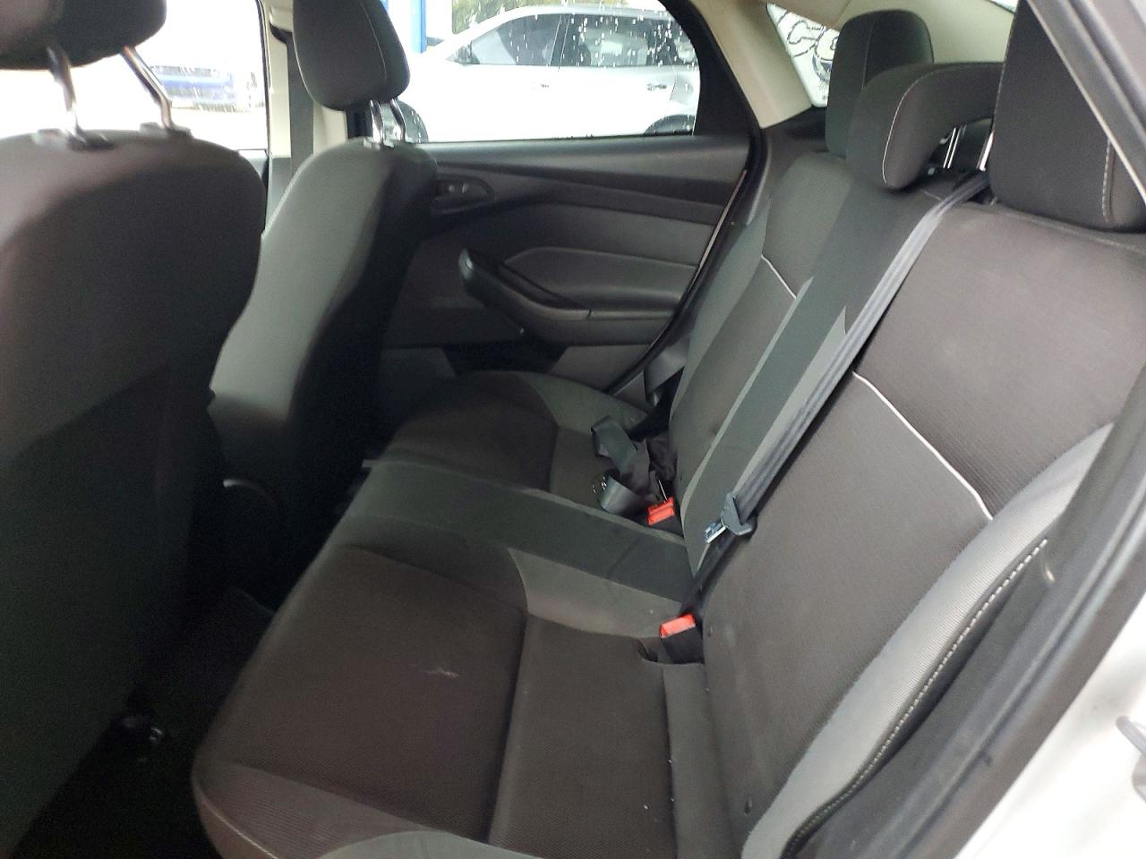 2012 Ford Focus Se Silver vin: 1FAHP3F22CL142321